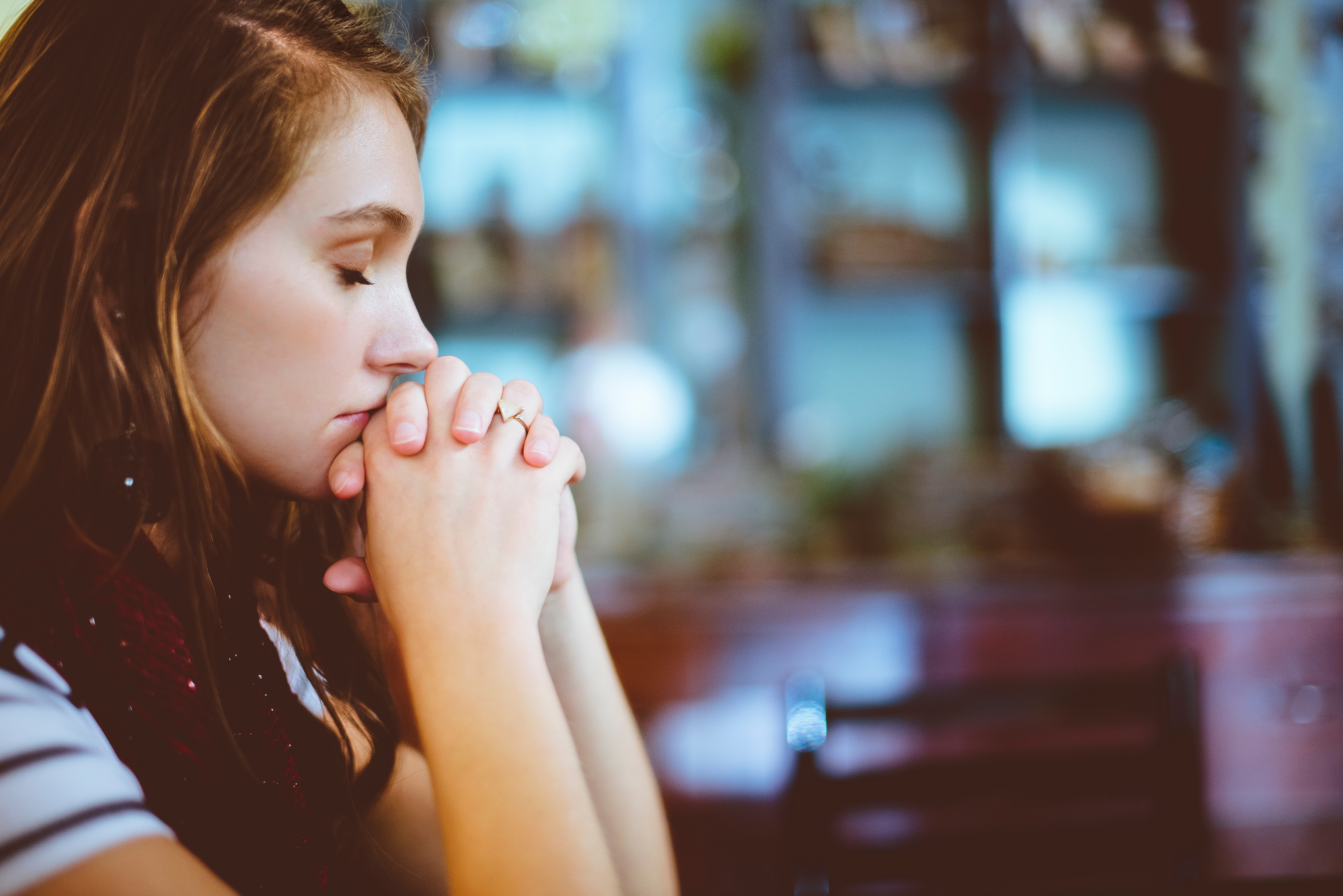 Girl praying - Rachel Thompson