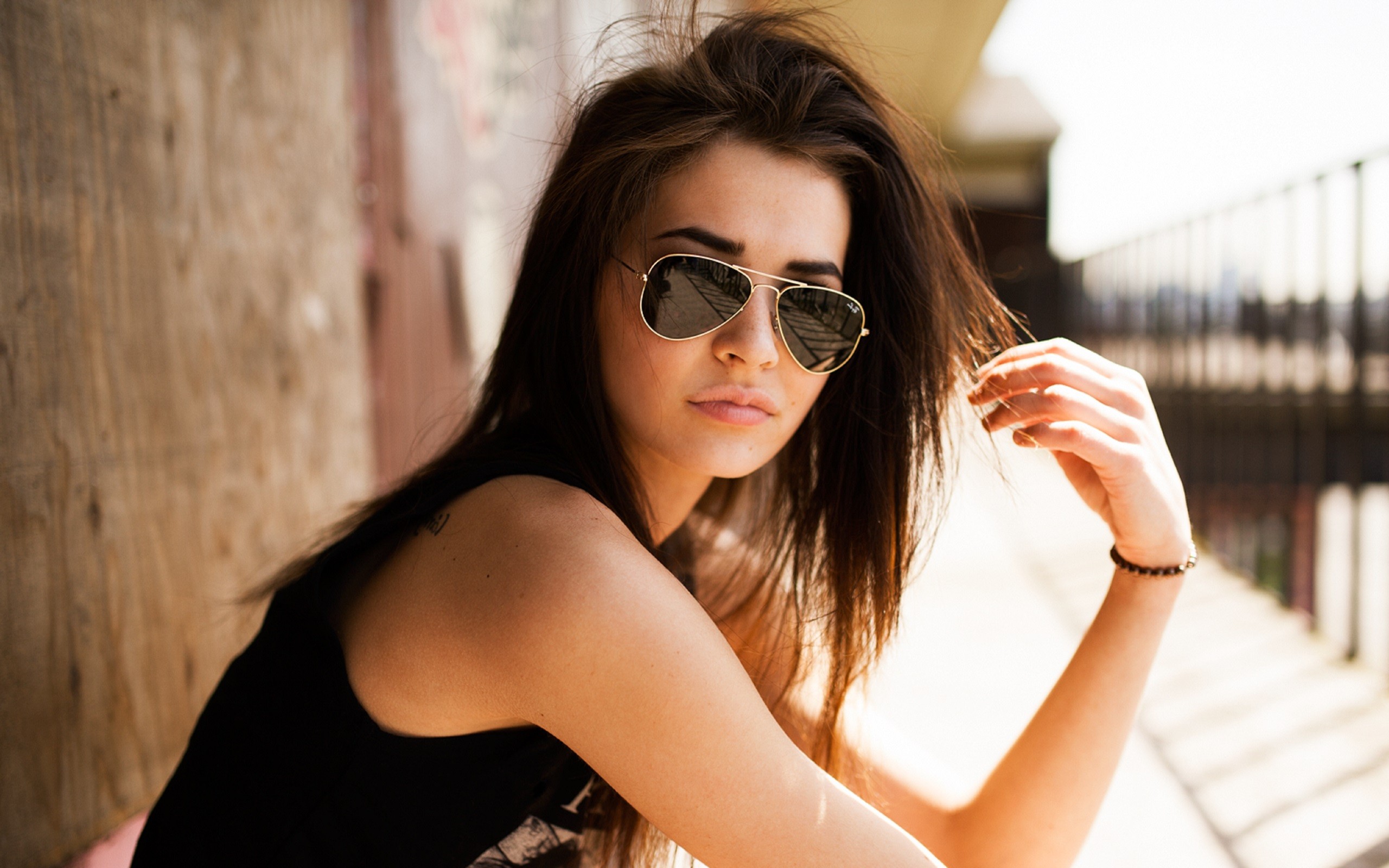 Woman with sunglasses photo