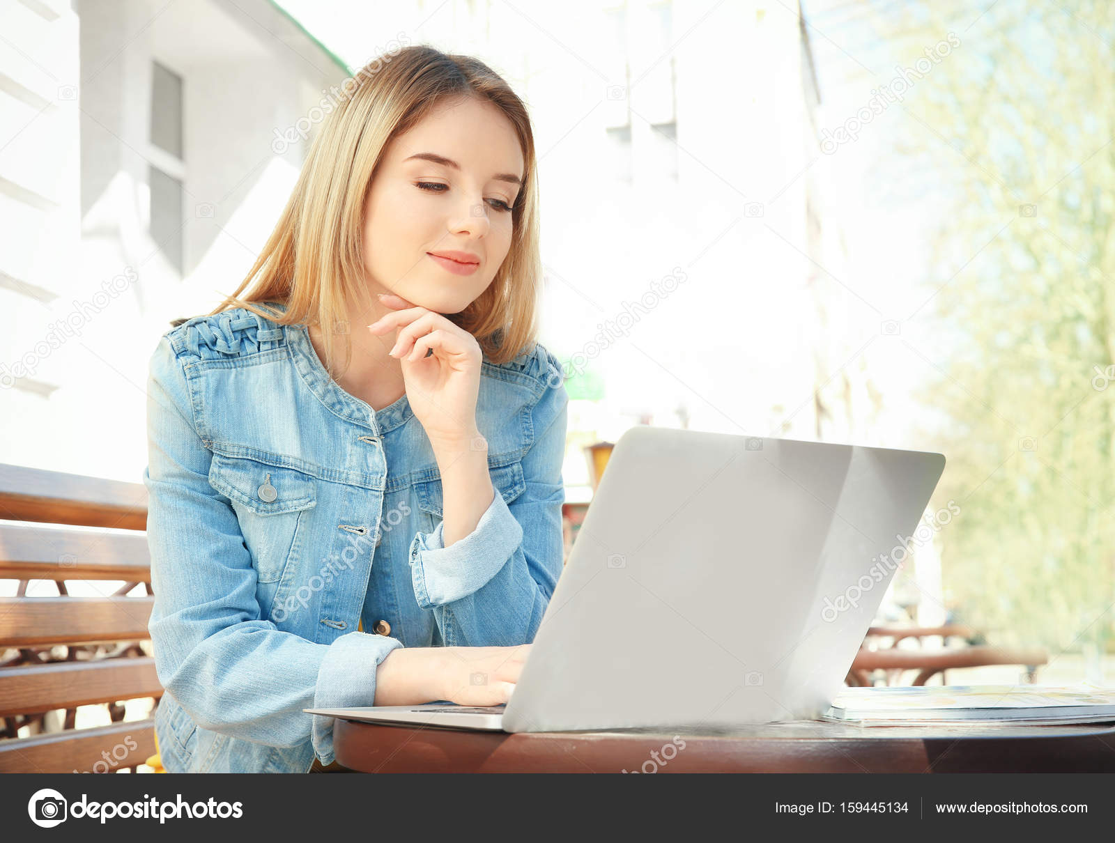Young girl using laptop — Stock Photo © belchonock #159445134