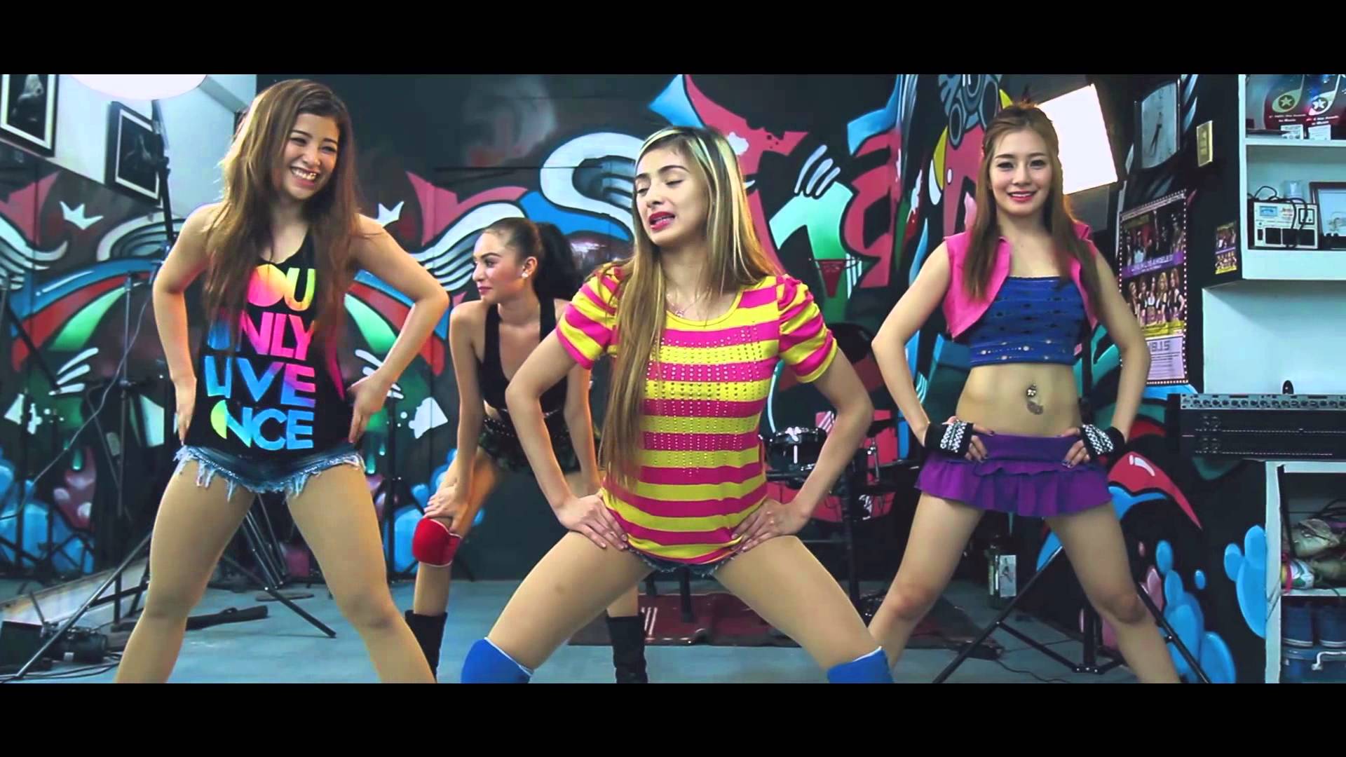 MOCHA GIRLS TRADEMARK DANCE- BOOTY SHAKE (CONTEST) - YouTube