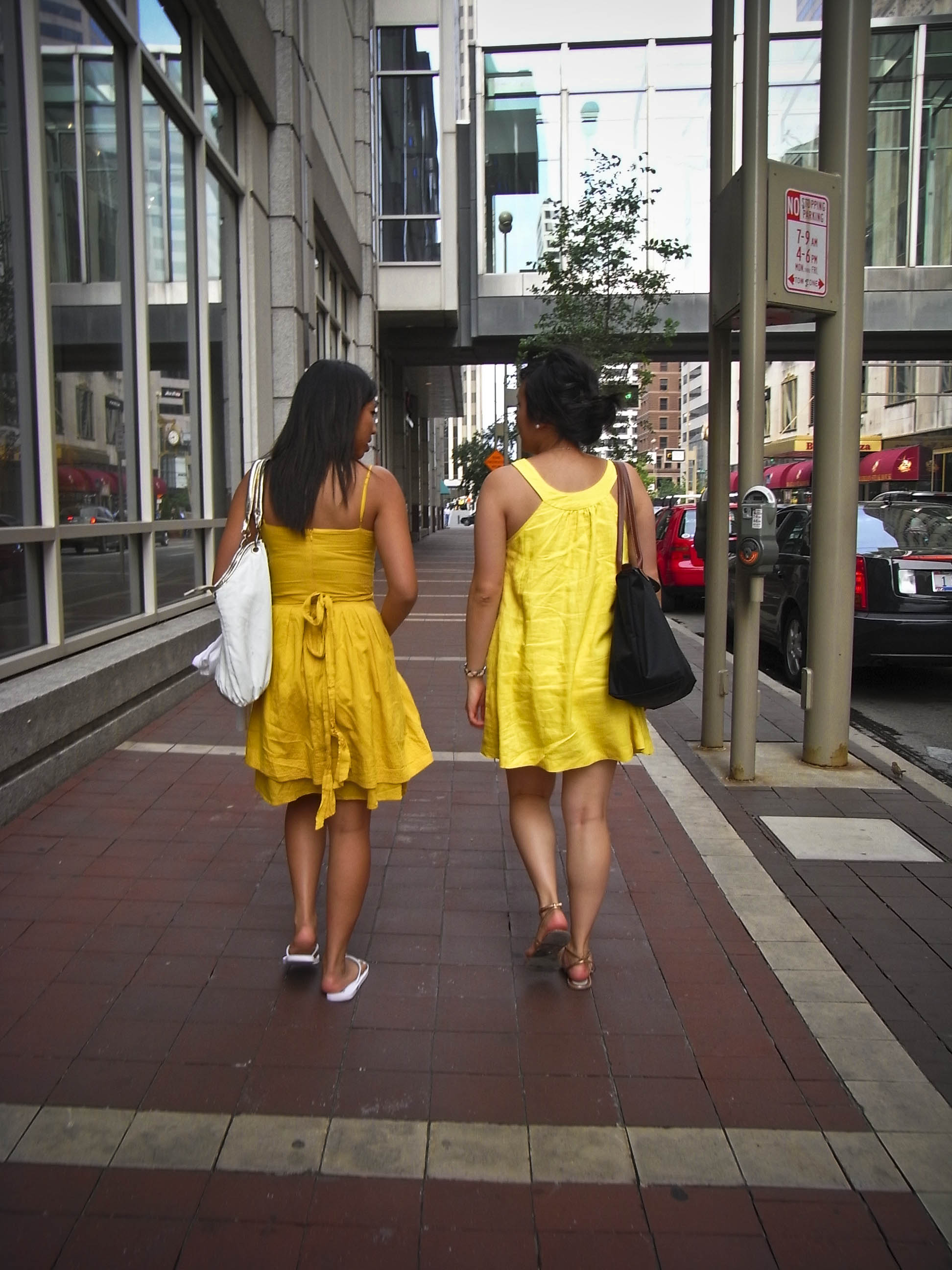 File:Girls walking in Cincinnati.jpg - Wikimedia Commons