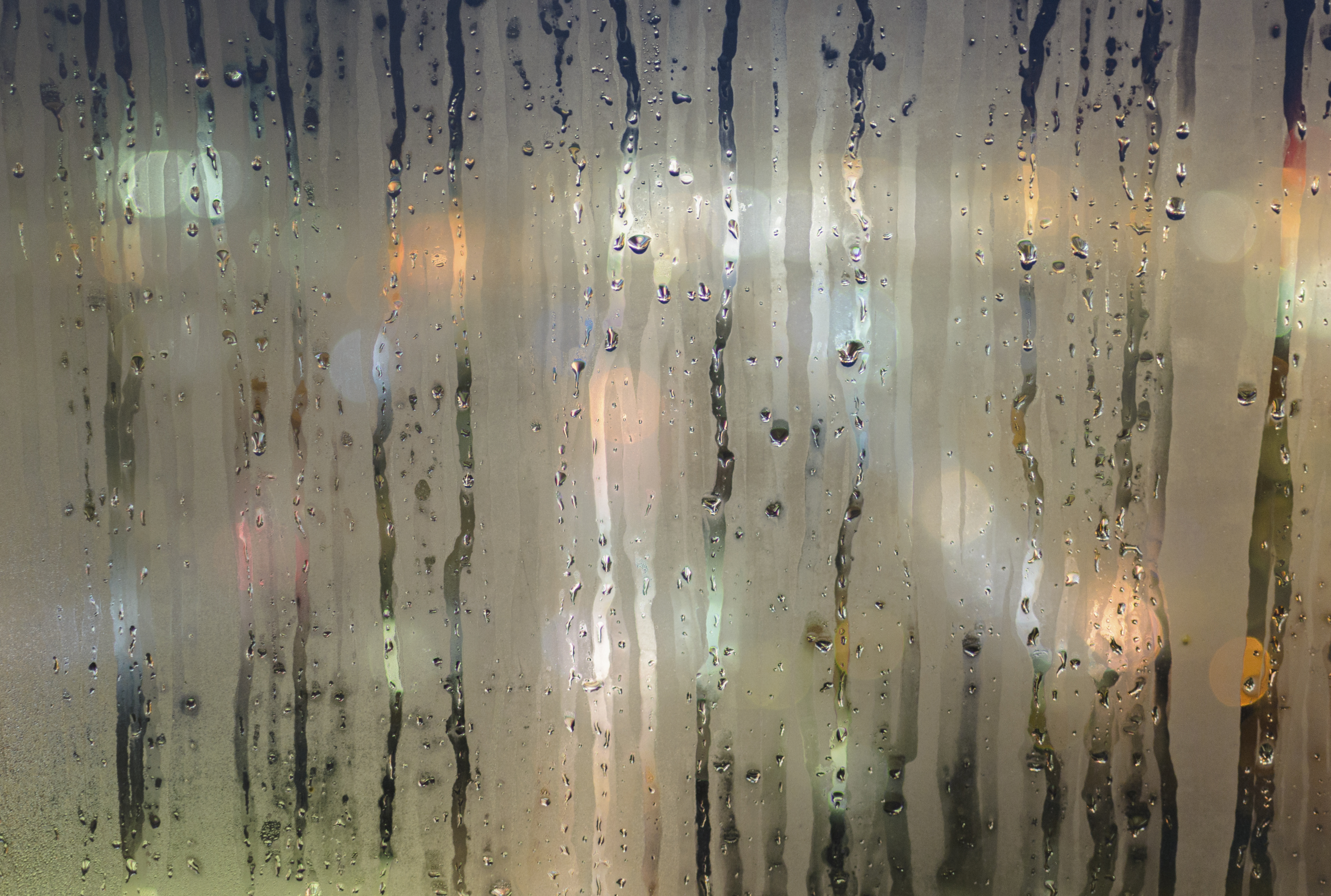 Размытое стекло. Капли на стекле. Мокрое окно дождь. Стекло текстура. Текстура мокрого стекла.