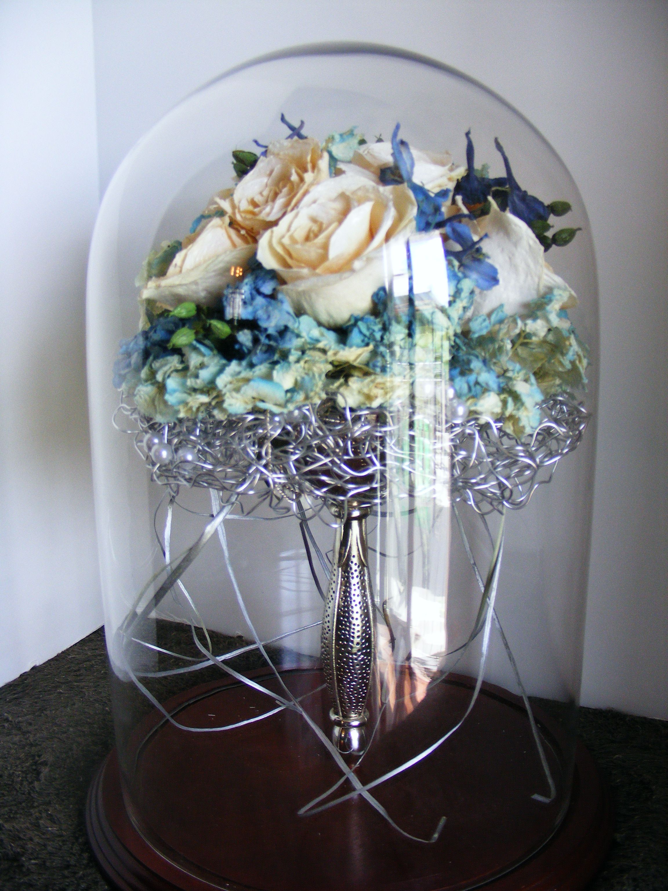 Glass Domes. Display your bridal bouquet! Wedding flowers. Floral ...