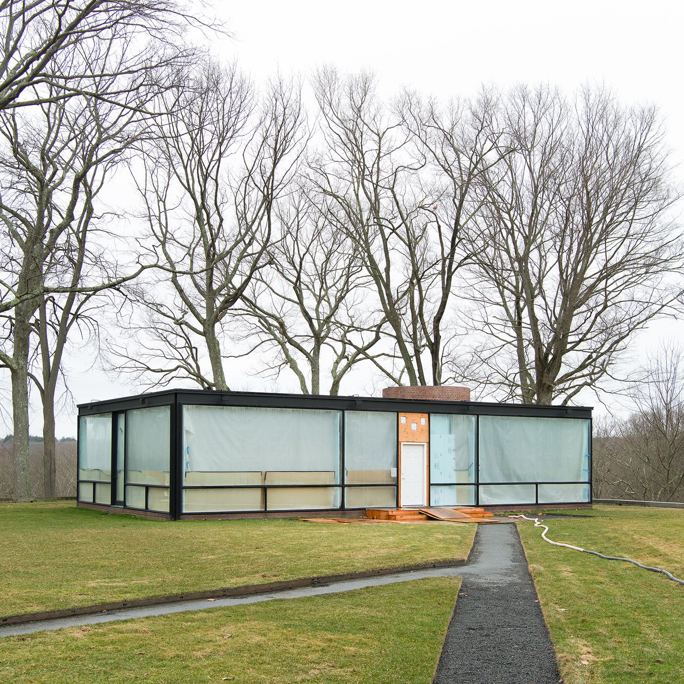 Philip Johnson's Glass House replaces its ceiling - Curbed