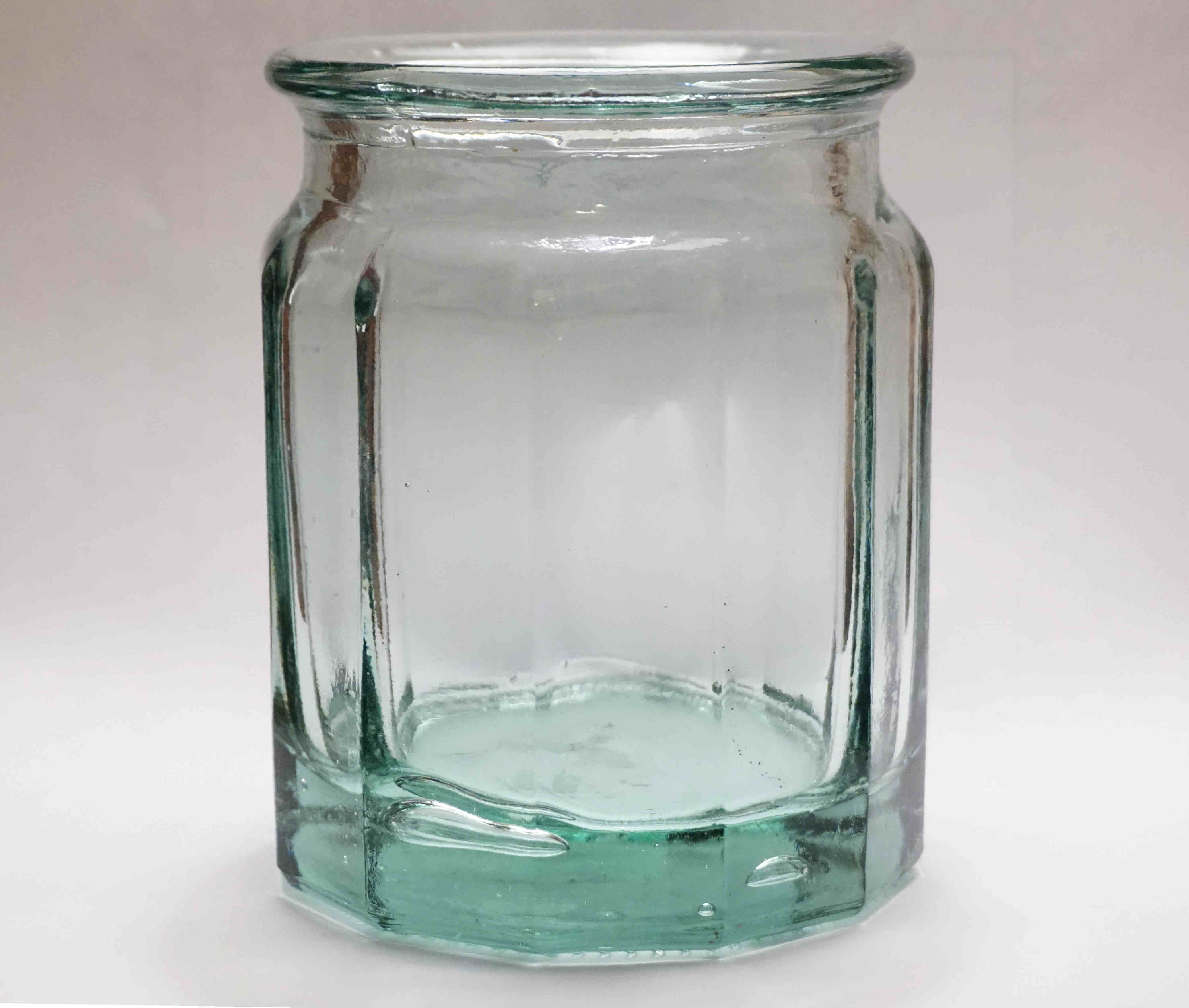 File:Soda-lime glass jar showing bubbles trapped within.jpg ...