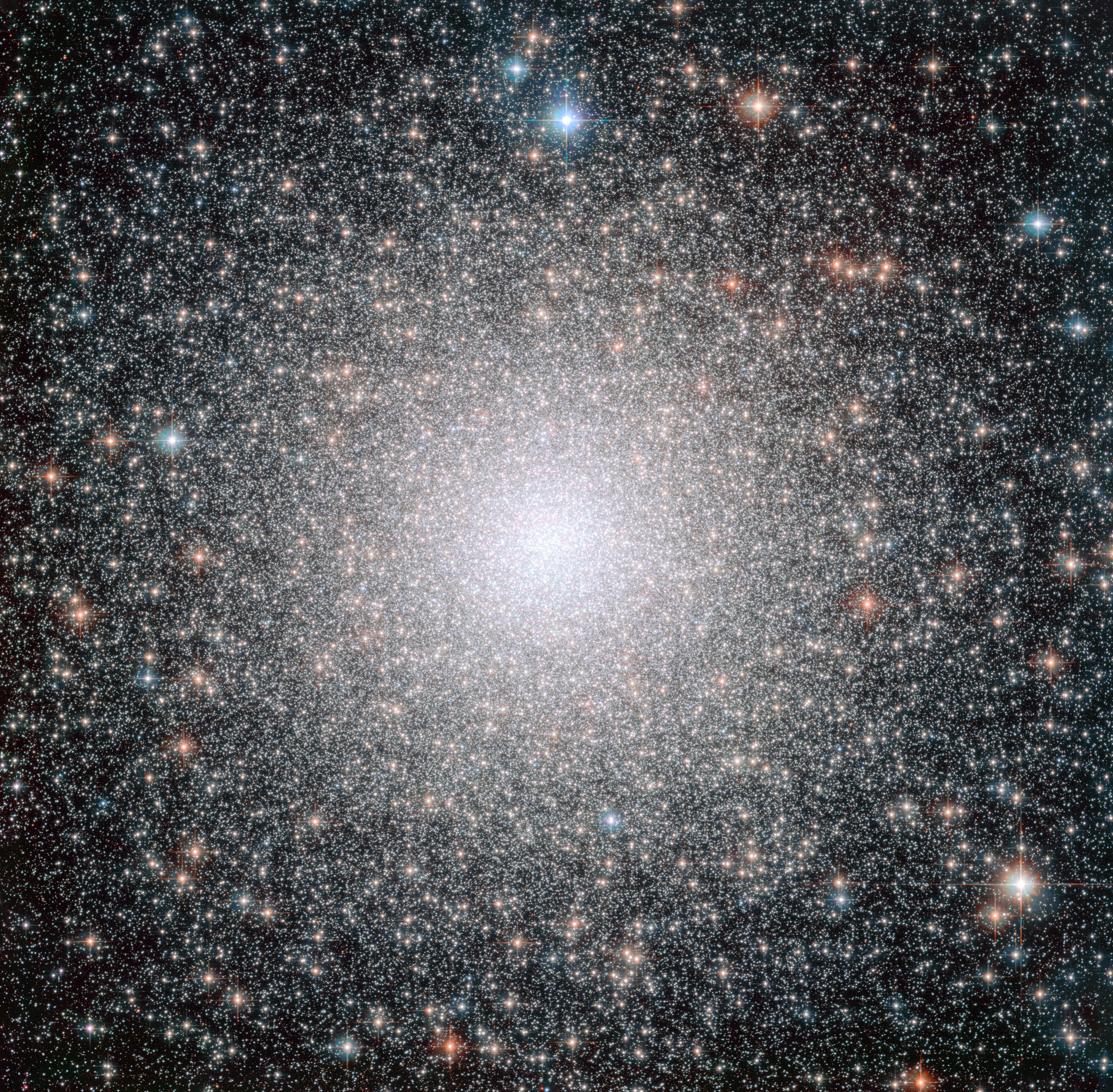 The globular cluster NGC 6388, observed by Hubble | ESA/Hubble
