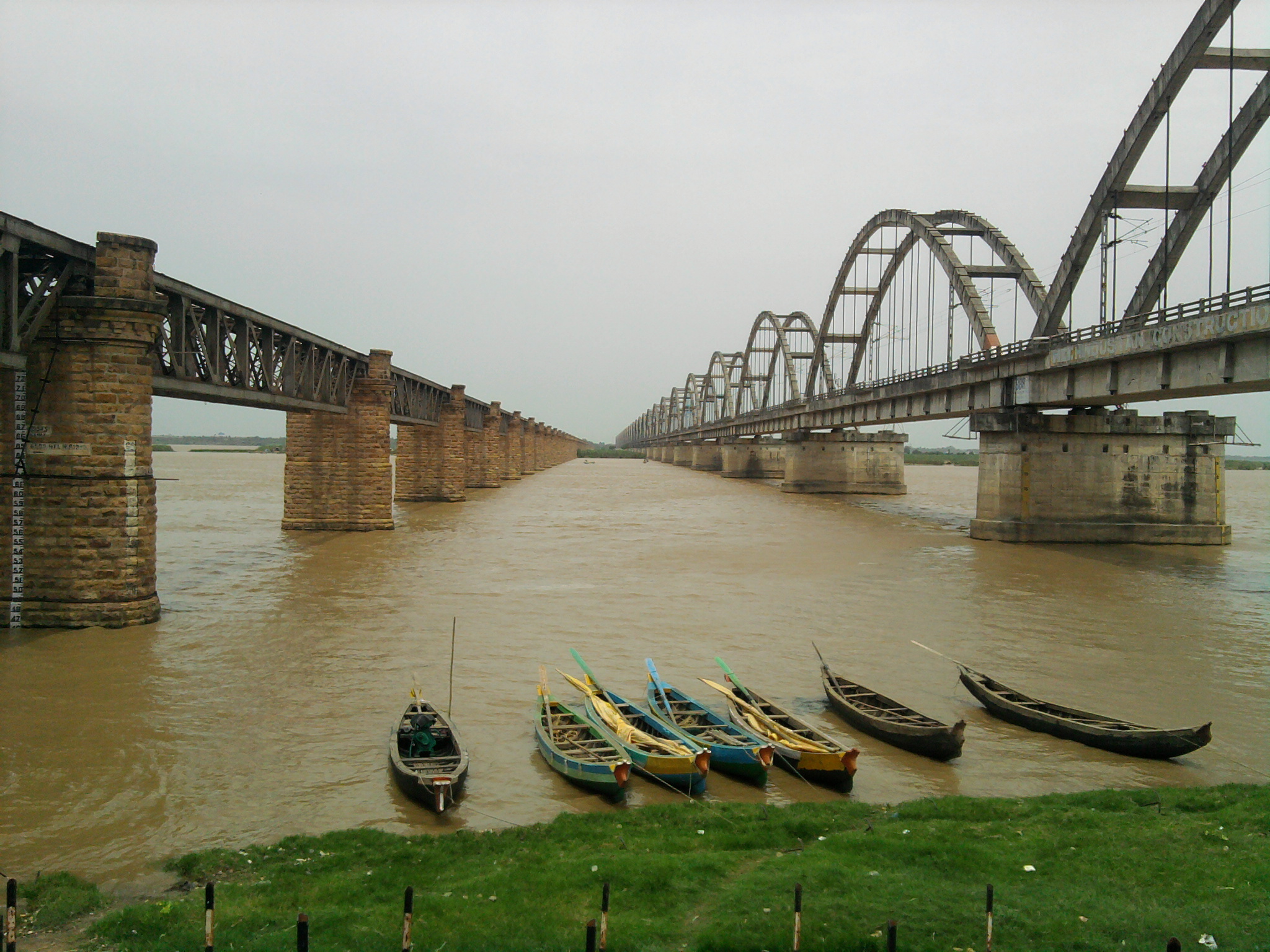 File:Godavari Bridge.jpg - Wikimedia Commons