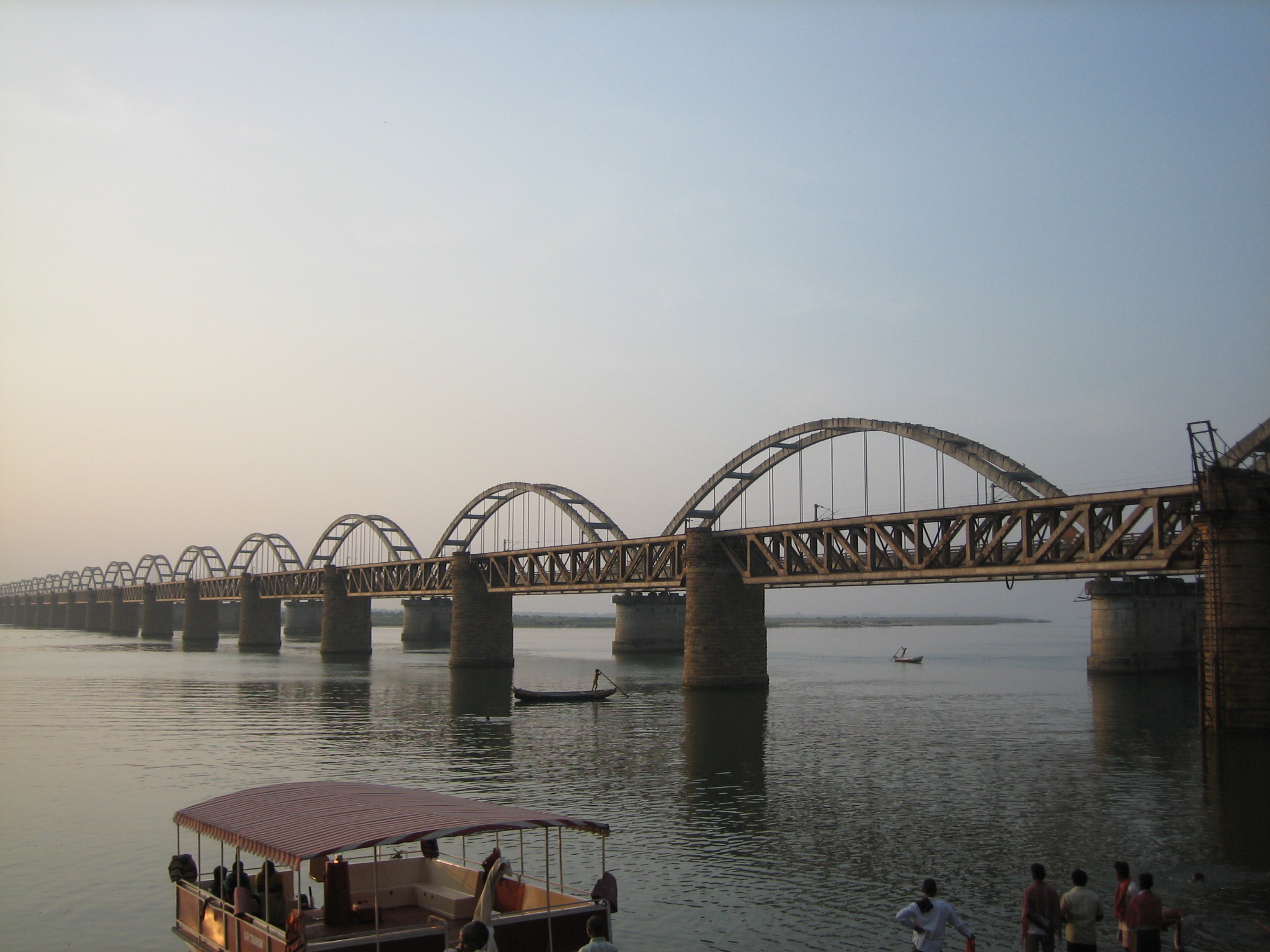 File:Rail bridge godavari.jpg - Wikimedia Commons