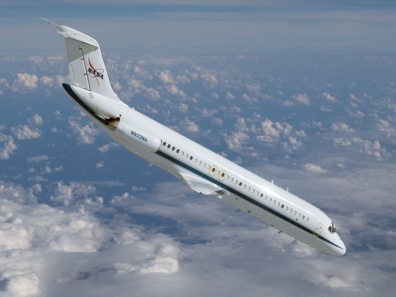 File:DC-9 reduced-gravity training aircraft - going down.jpg ...