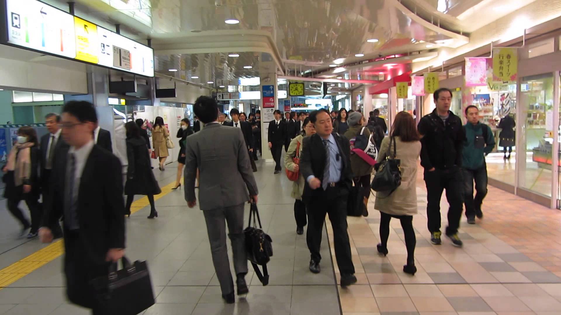 JAPAN Train Station More Going To Work Monday Morning Action - YouTube