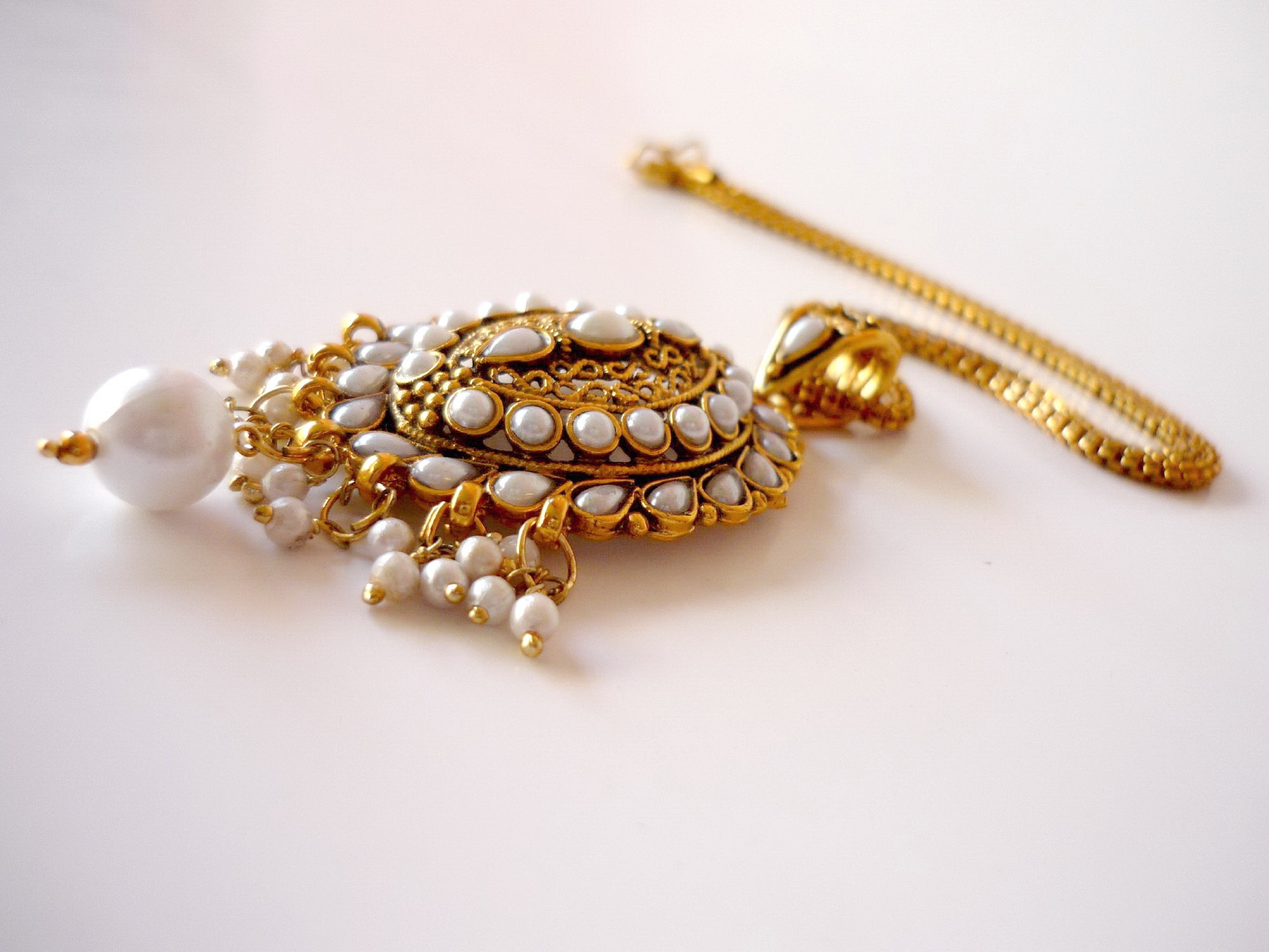 Gold and pearl necklace photo