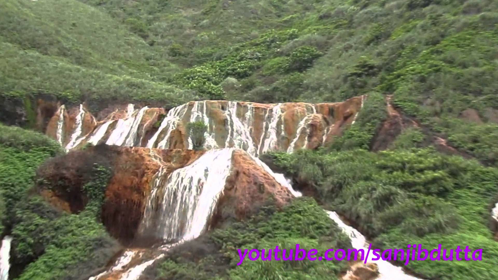Golden Waterfall (黃金瀑布), Jinguashi (金瓜石), Taiwan - YouTube