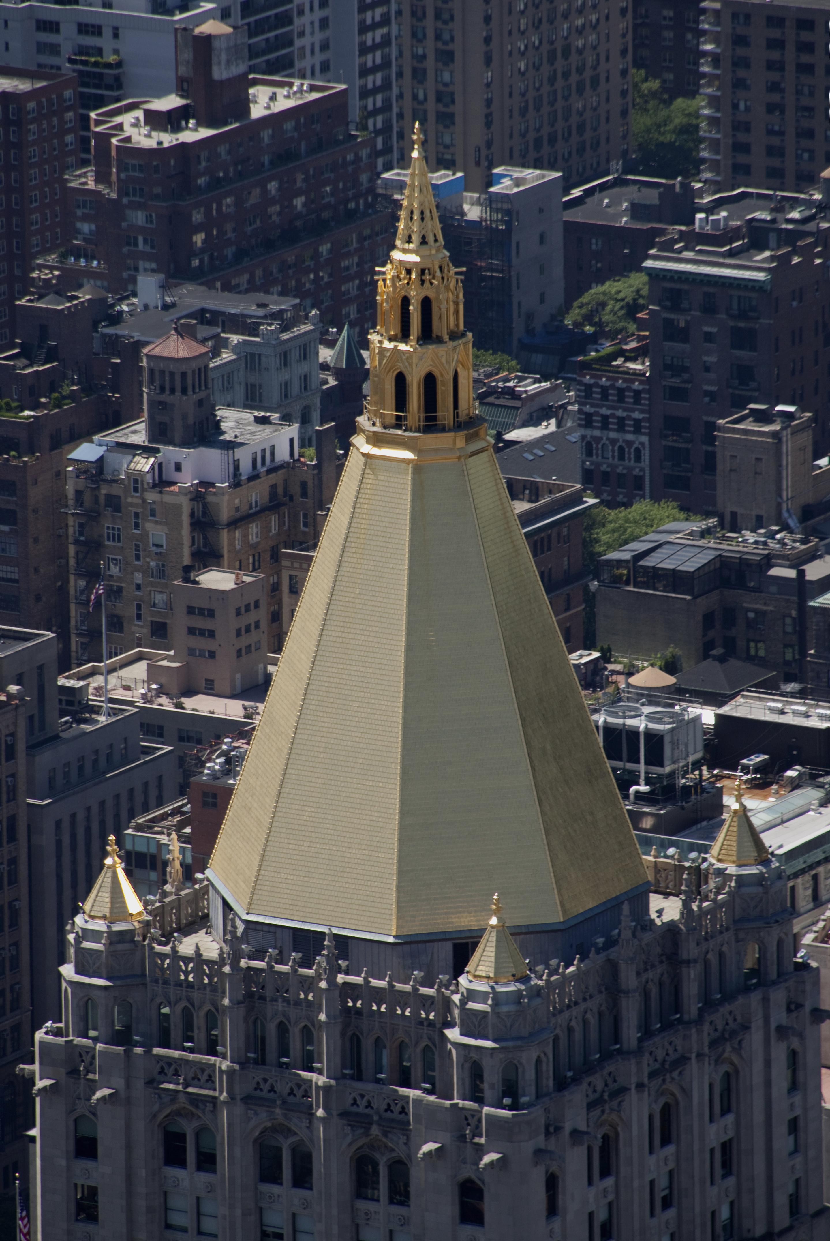 File:Gold Roof of The New York Life Building (4694483858).jpg ...