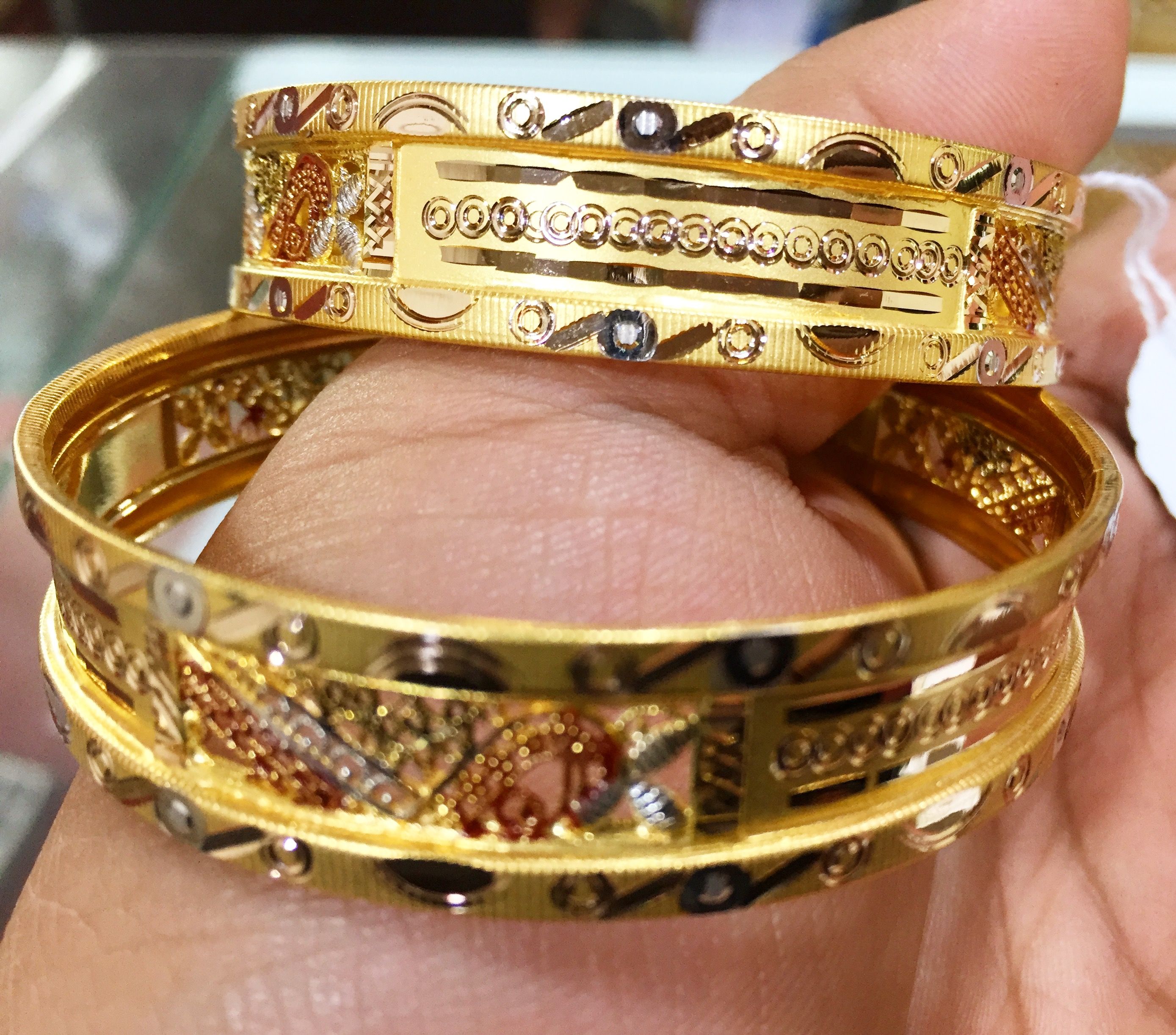 Latest Gold Bangles Designs - 2018 New Collection Light weight 22 ...
