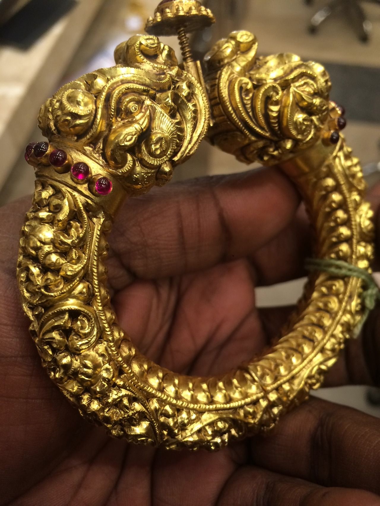 Golden bangle | jewelry | Pinterest | Bangle, Indian jewelry and ...