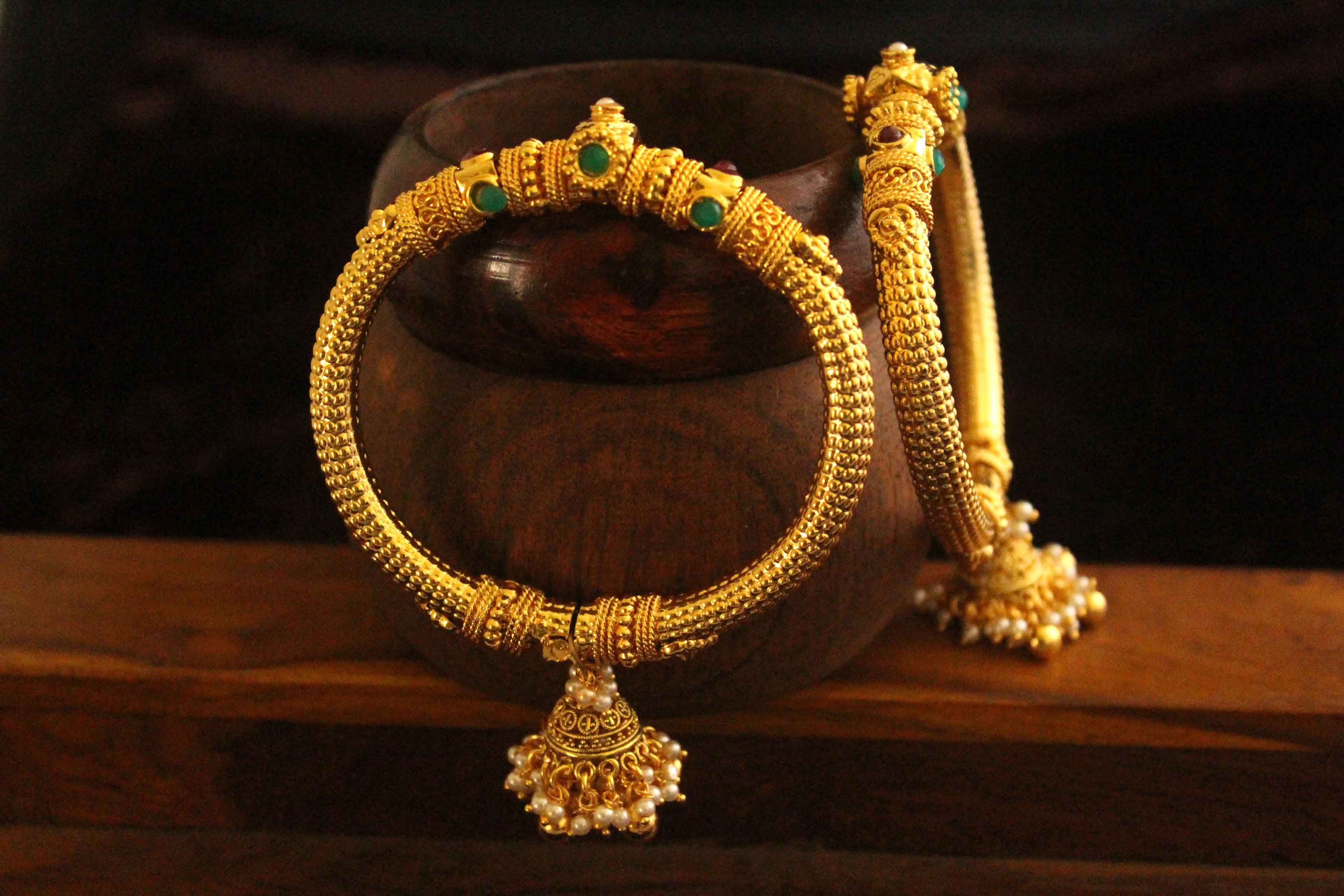 Golden bangle 1 - Dwarkesh Jewels