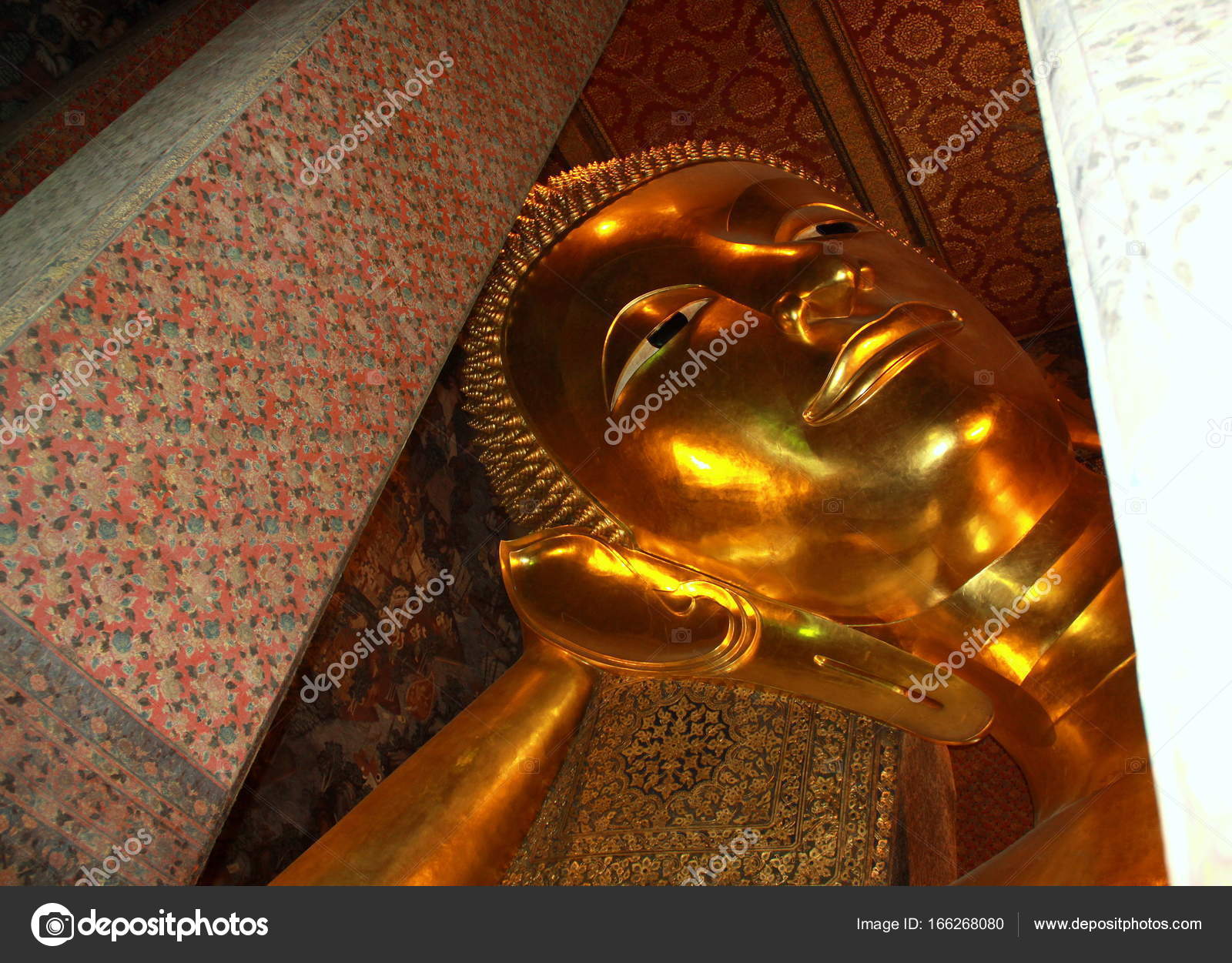 Big Buddha face — Stock Photo © Continento #166268080
