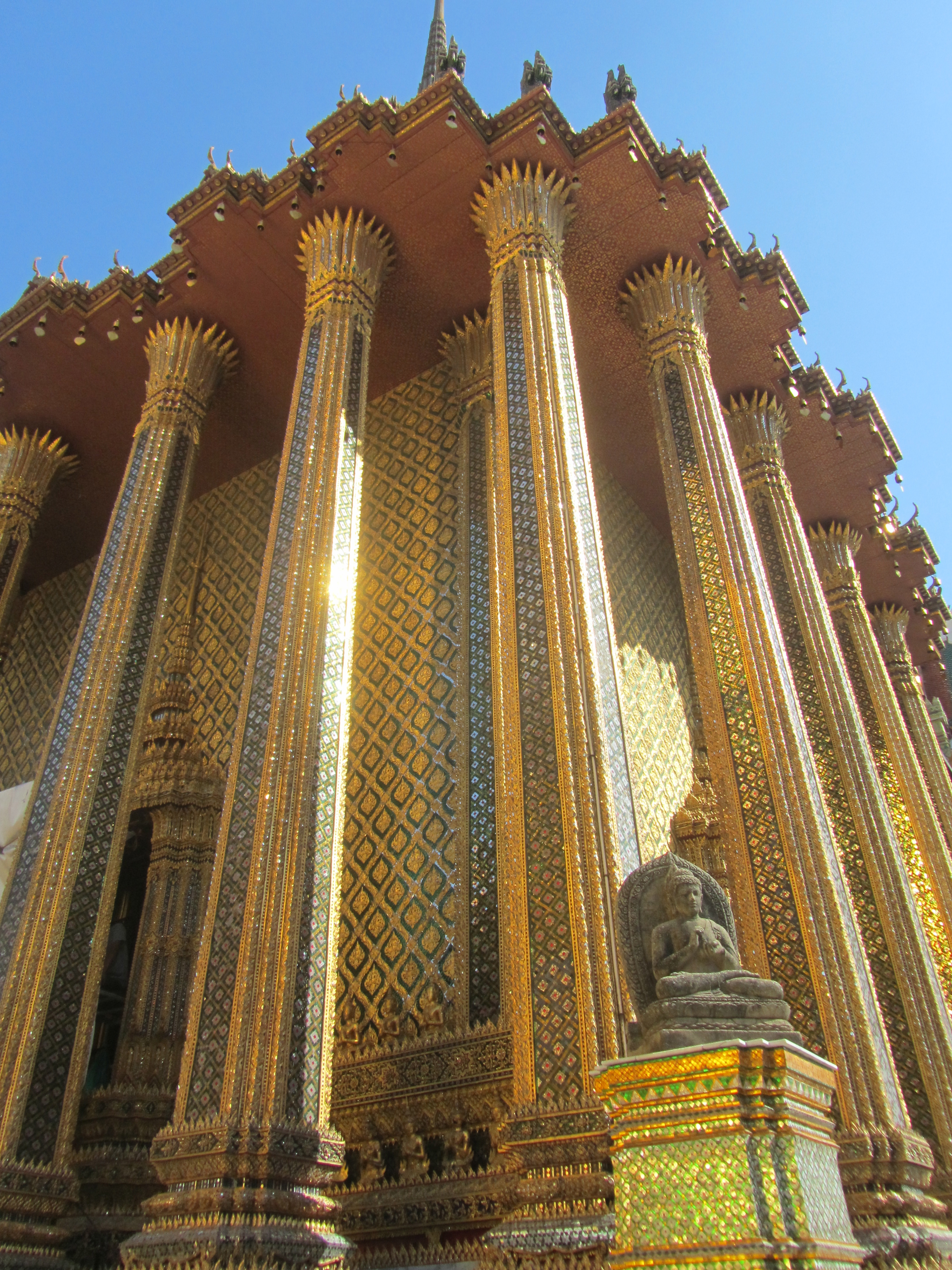 Bangkok-Grand-Palace-Golden-Building - Bounding Over Our Steps