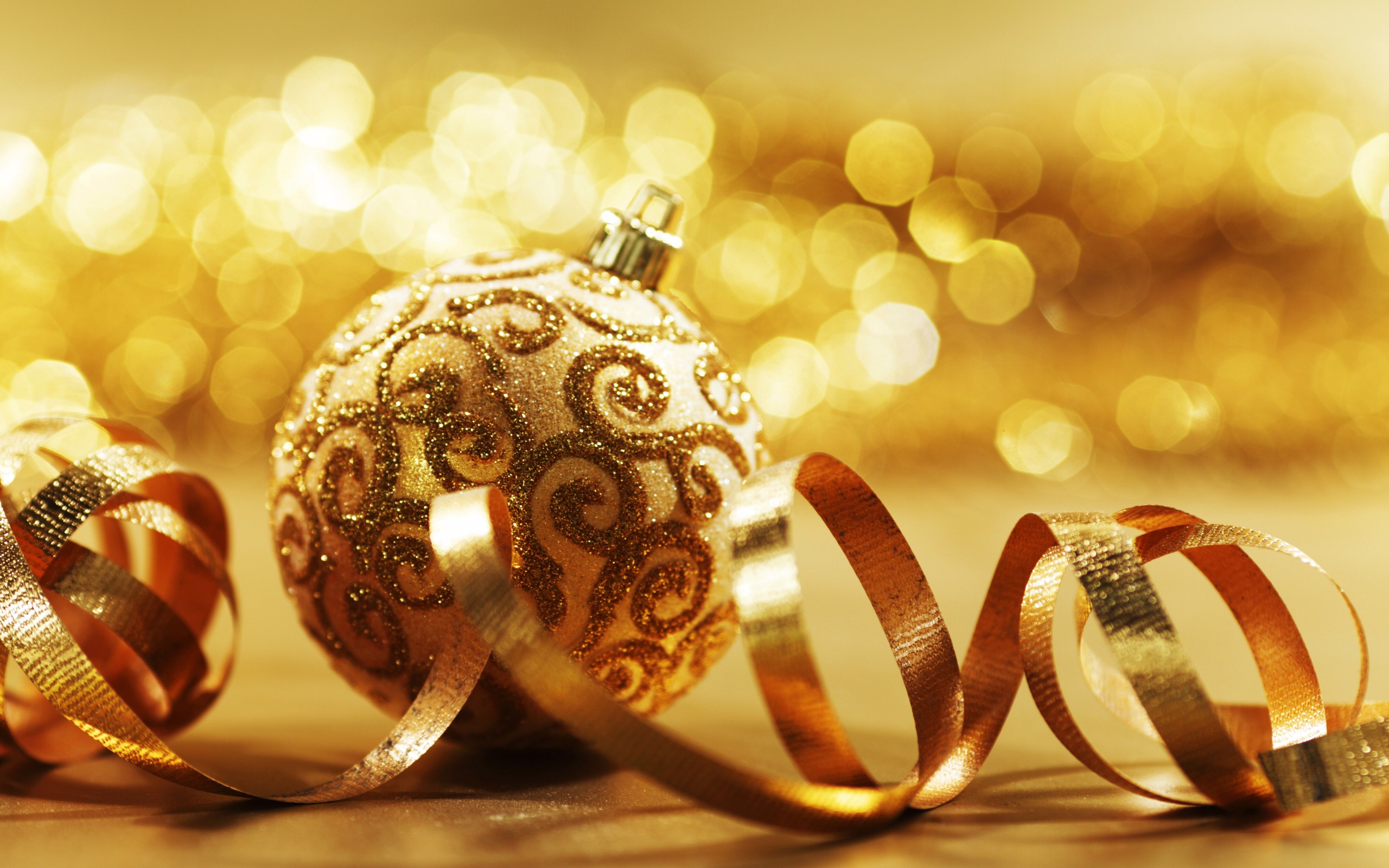 Luxurious Golden Christmas Ball Glitter Decoration Desktop Wallpaper