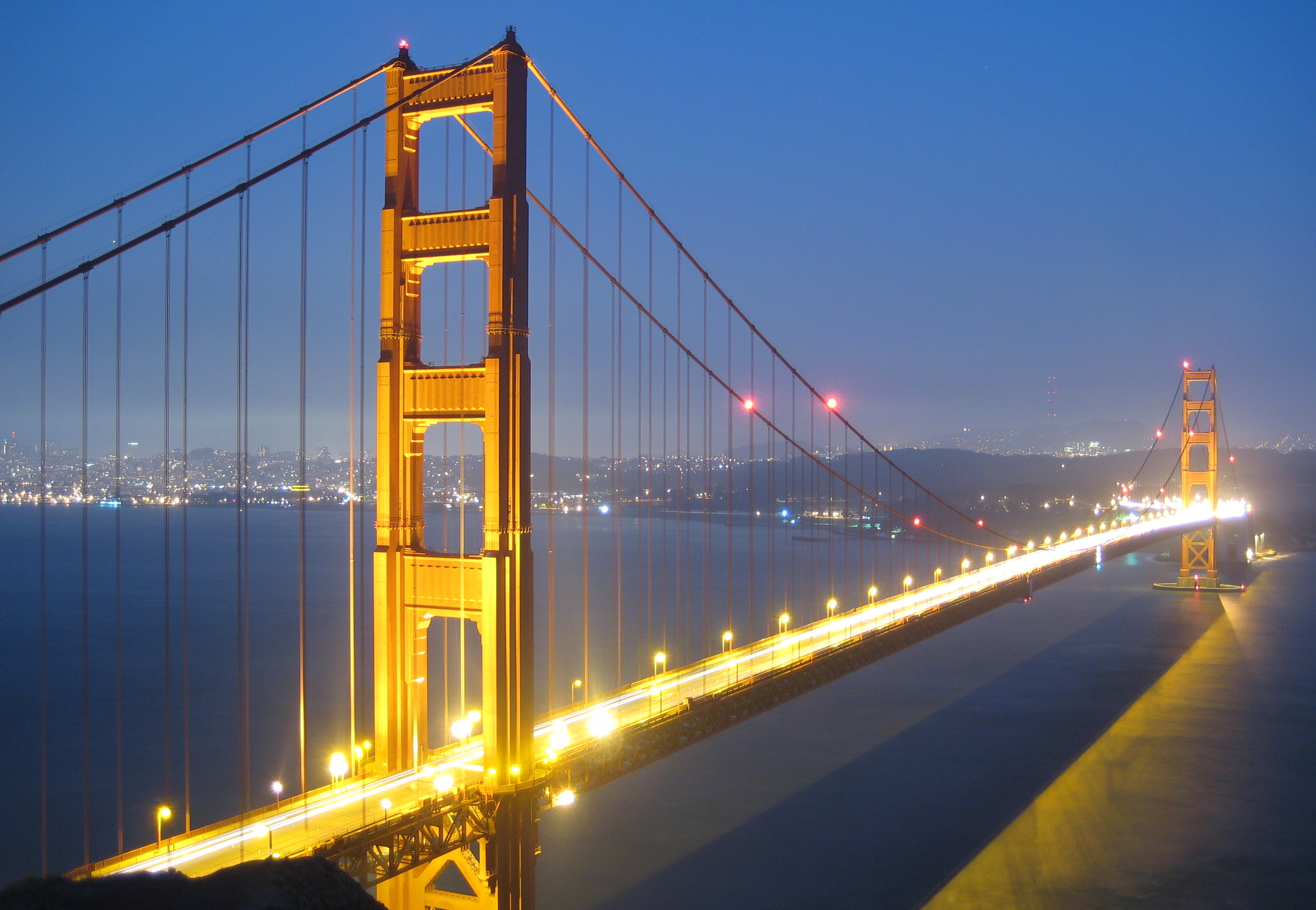 File:Golden Gate Bridge bei Nacht.JPG - Wikimedia Commons