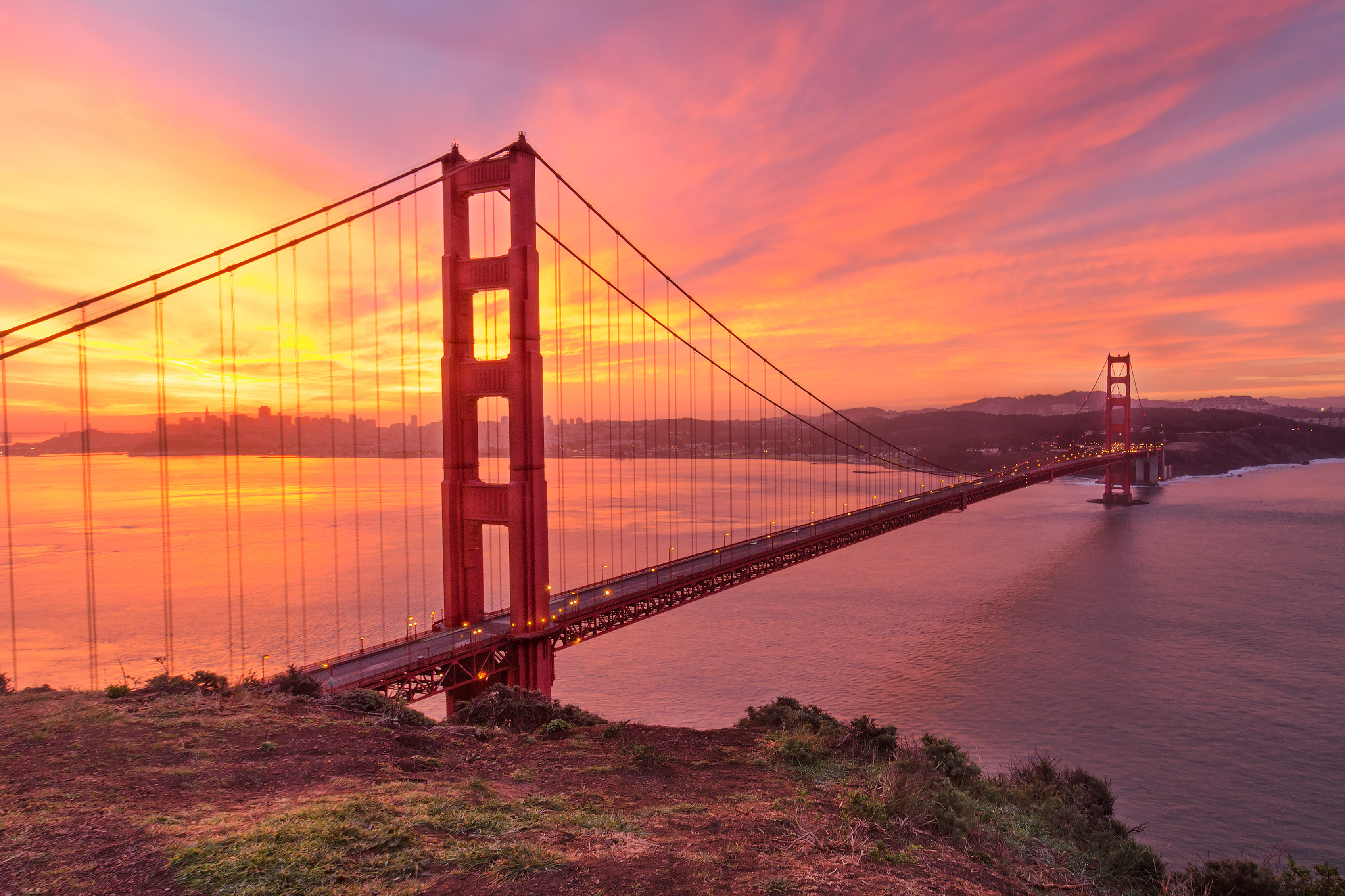 Sunrise over the Golden Gate Bridge (San Francisco, California)