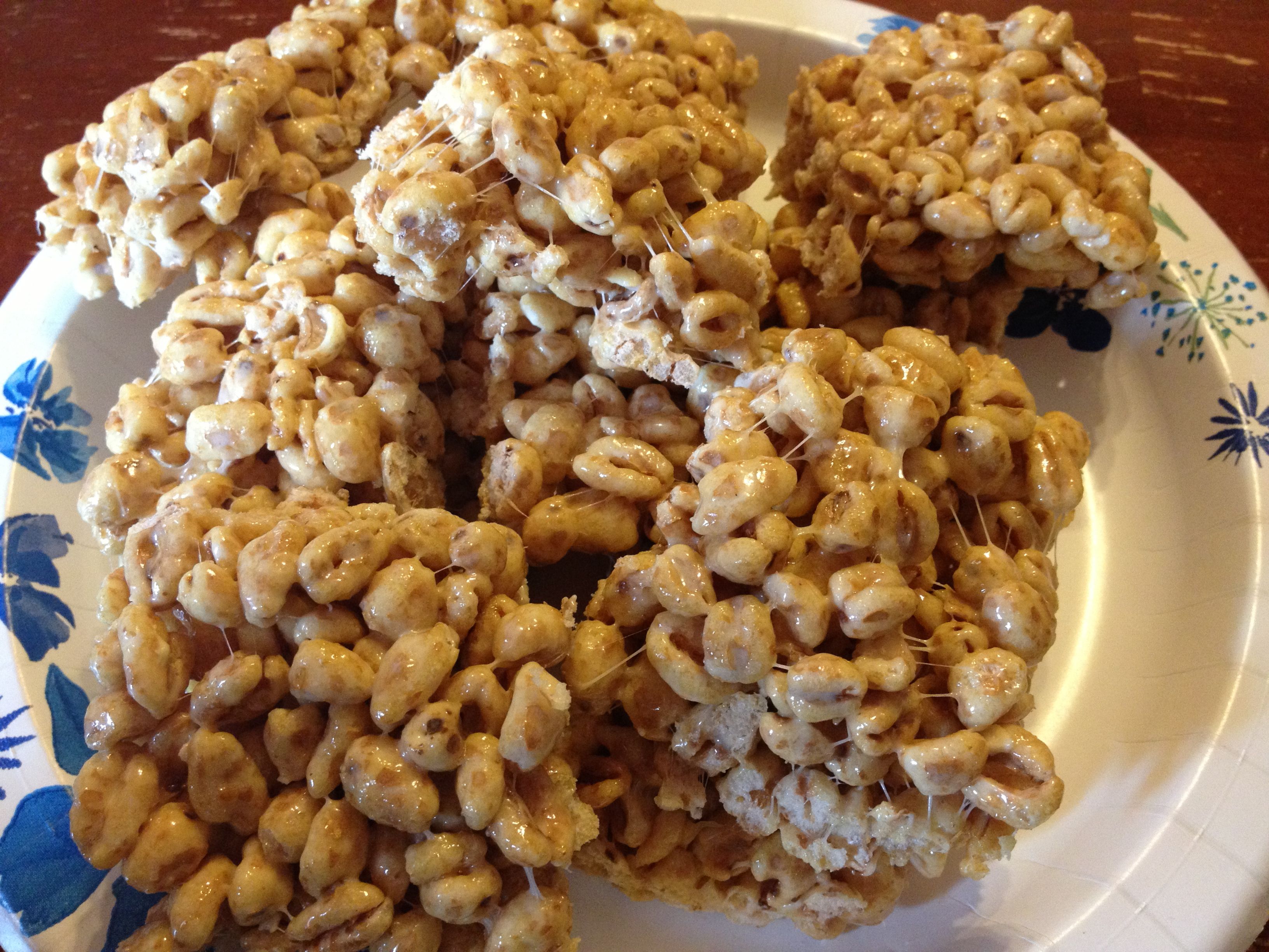 Homemade malt O meal golden puff cereal bars!! Marshmellow, butter ...
