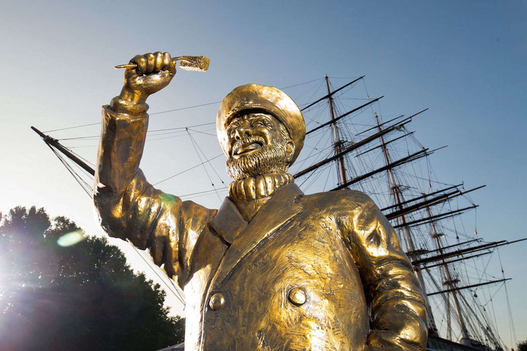 Seven-foot golden statue of a famous sea captain unveiled - Mirror ...