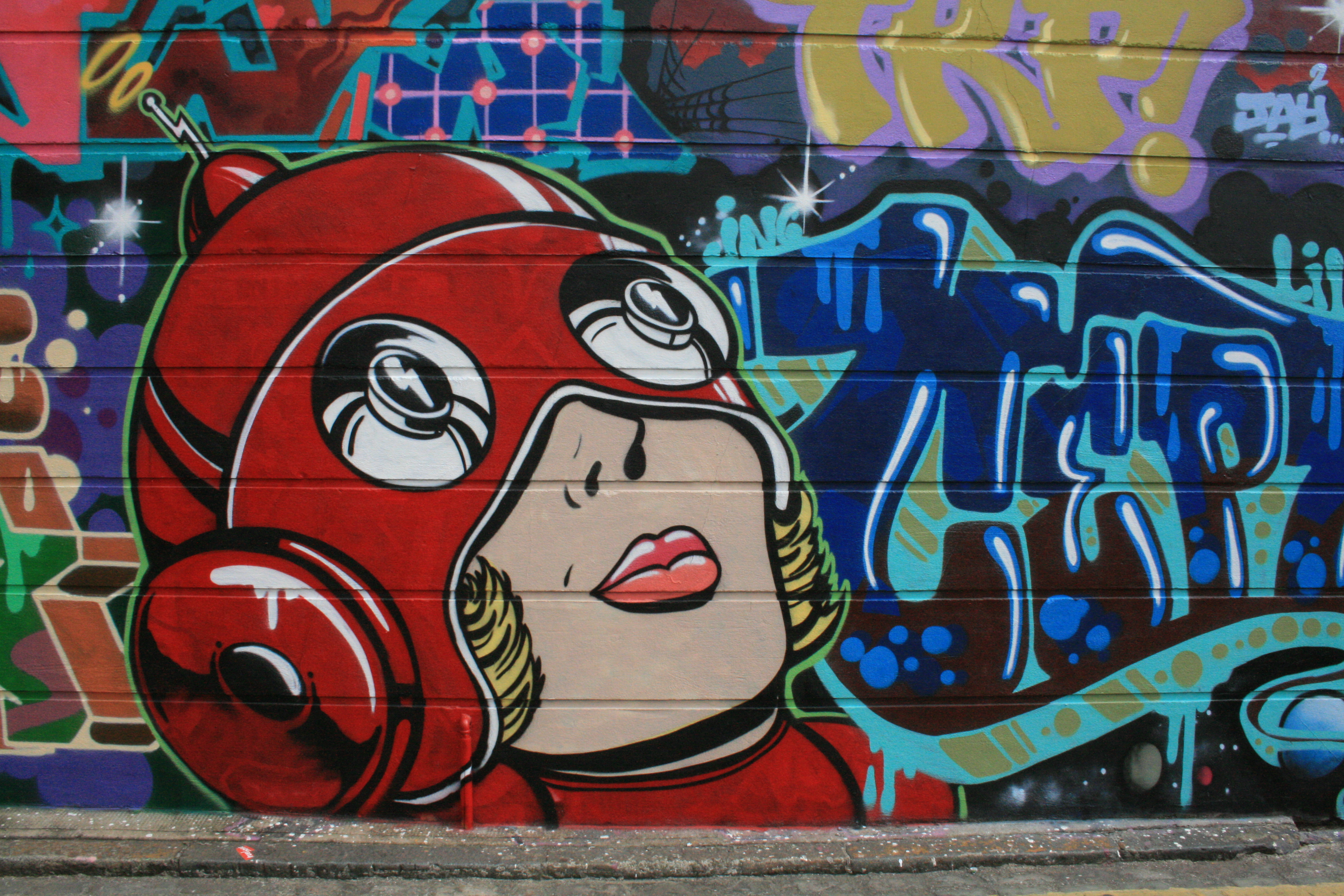 File:Graffiti in Shoreditch, London - CEPT (13804882184).jpg ...