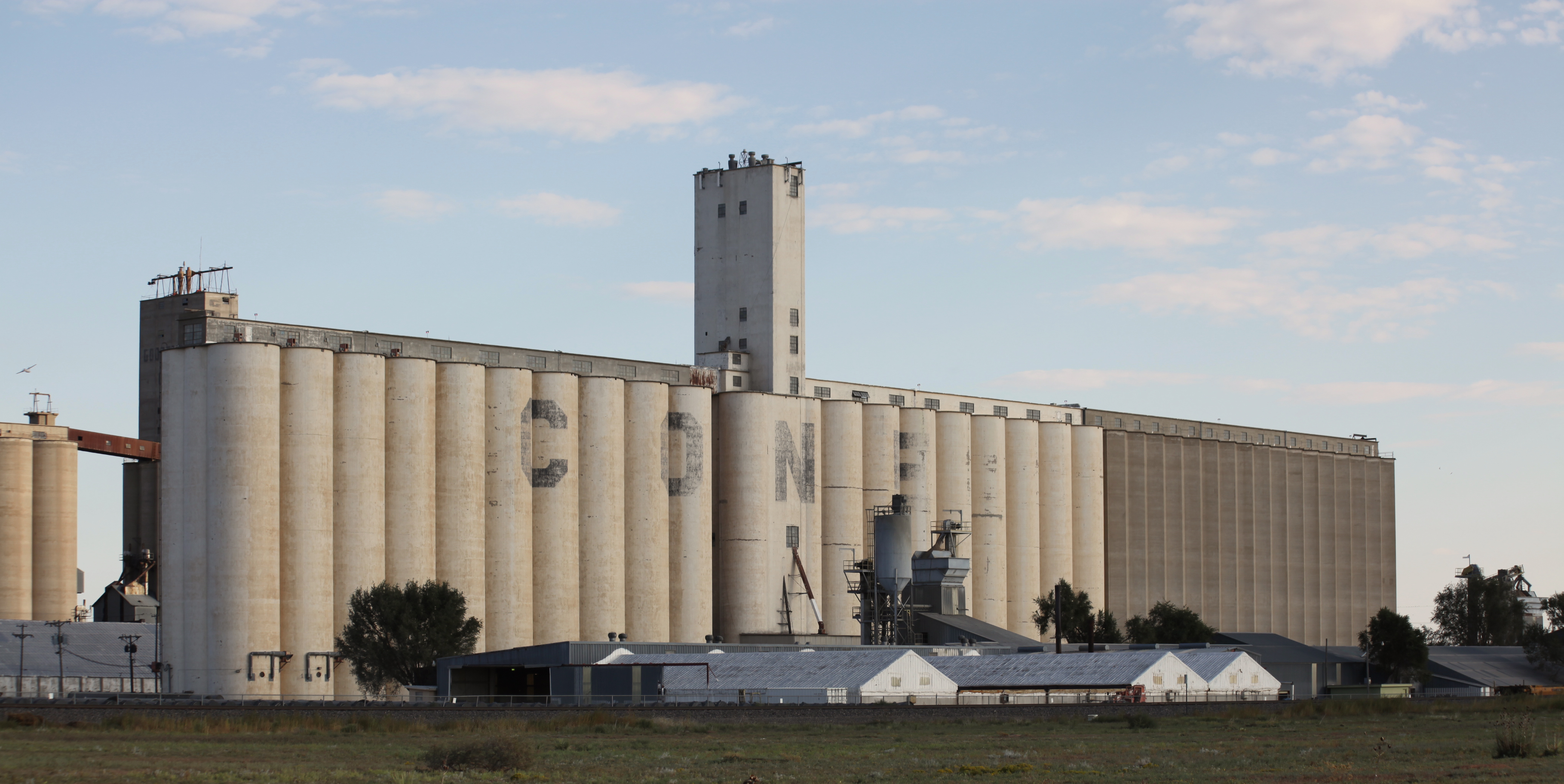 File:Lubbock Texas Cone Grain Elevator 2010.jpg - Wikimedia Commons