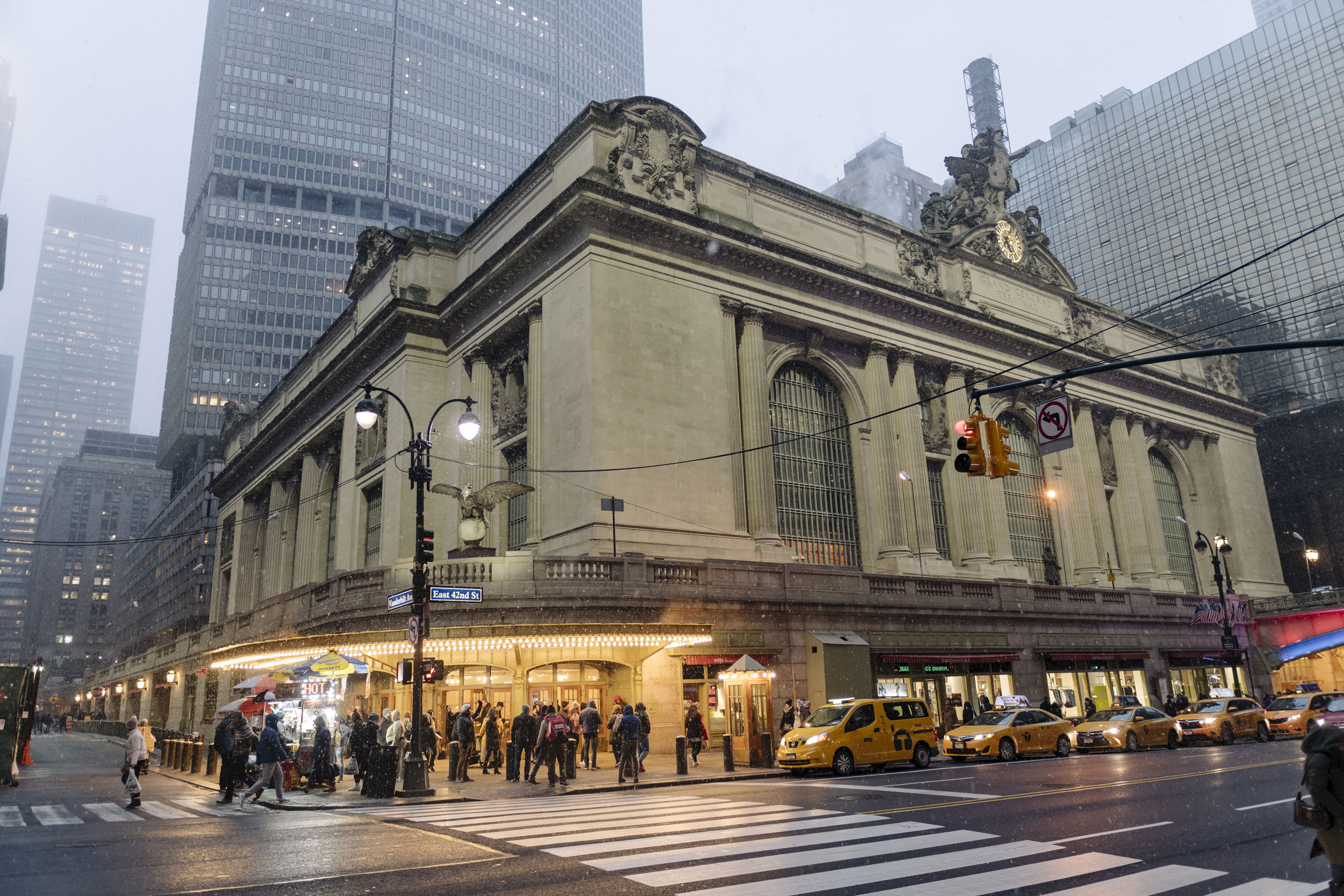 Why everyone's staring at their phones more than usual at Grand Central