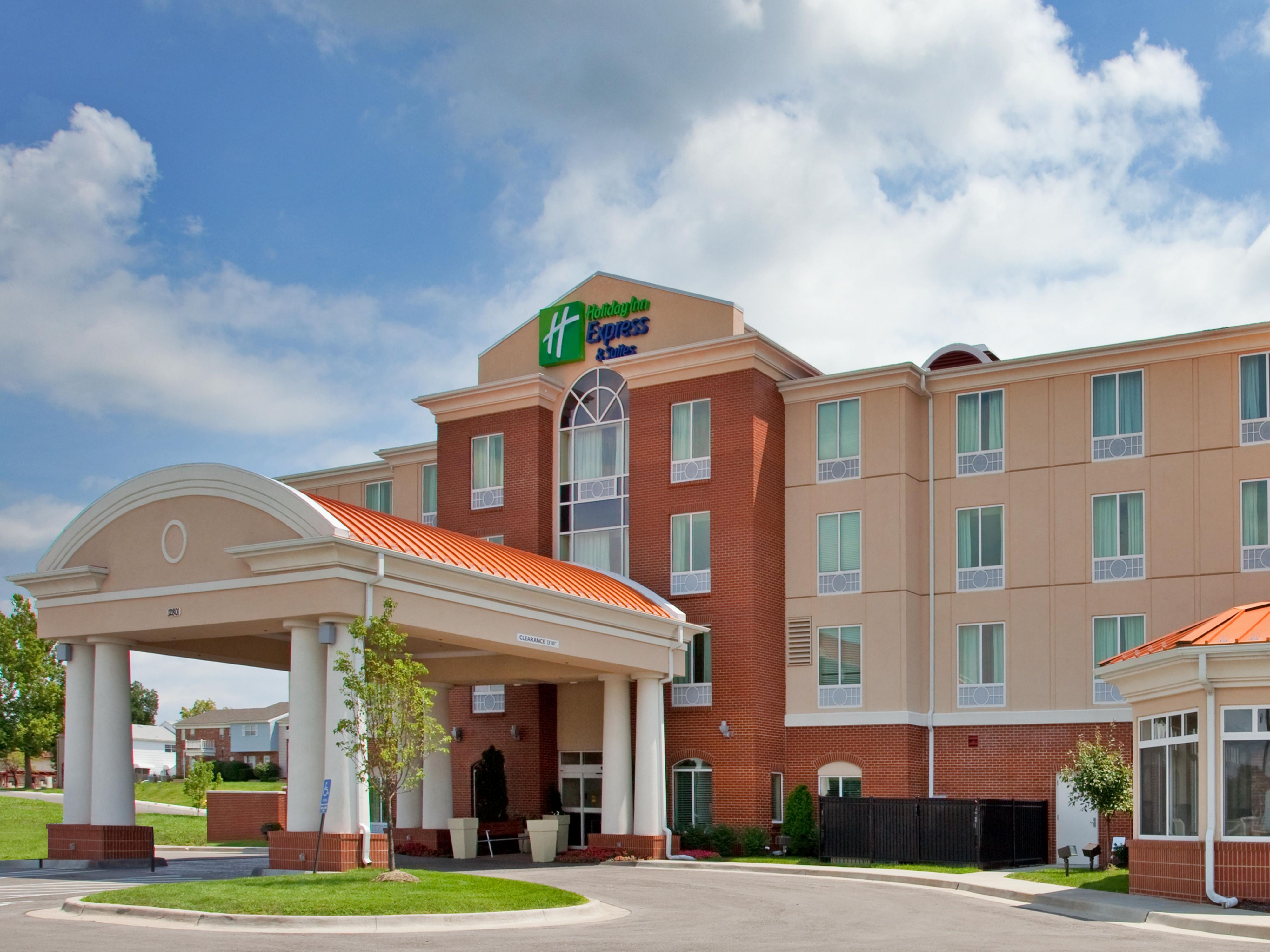 Holiday Inn Express & Suites Kansas City-Grandview Hotel by IHG