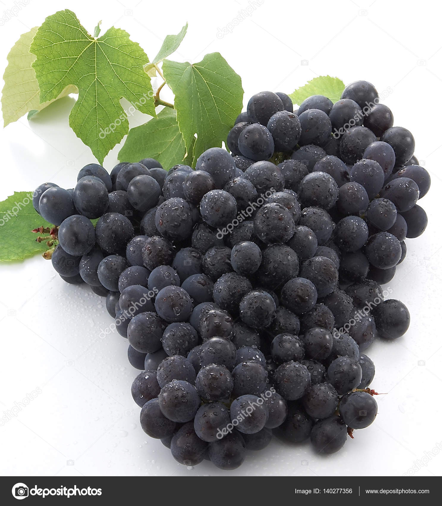 Grapes isolated on white background — Stock Photo © edwardchusing ...