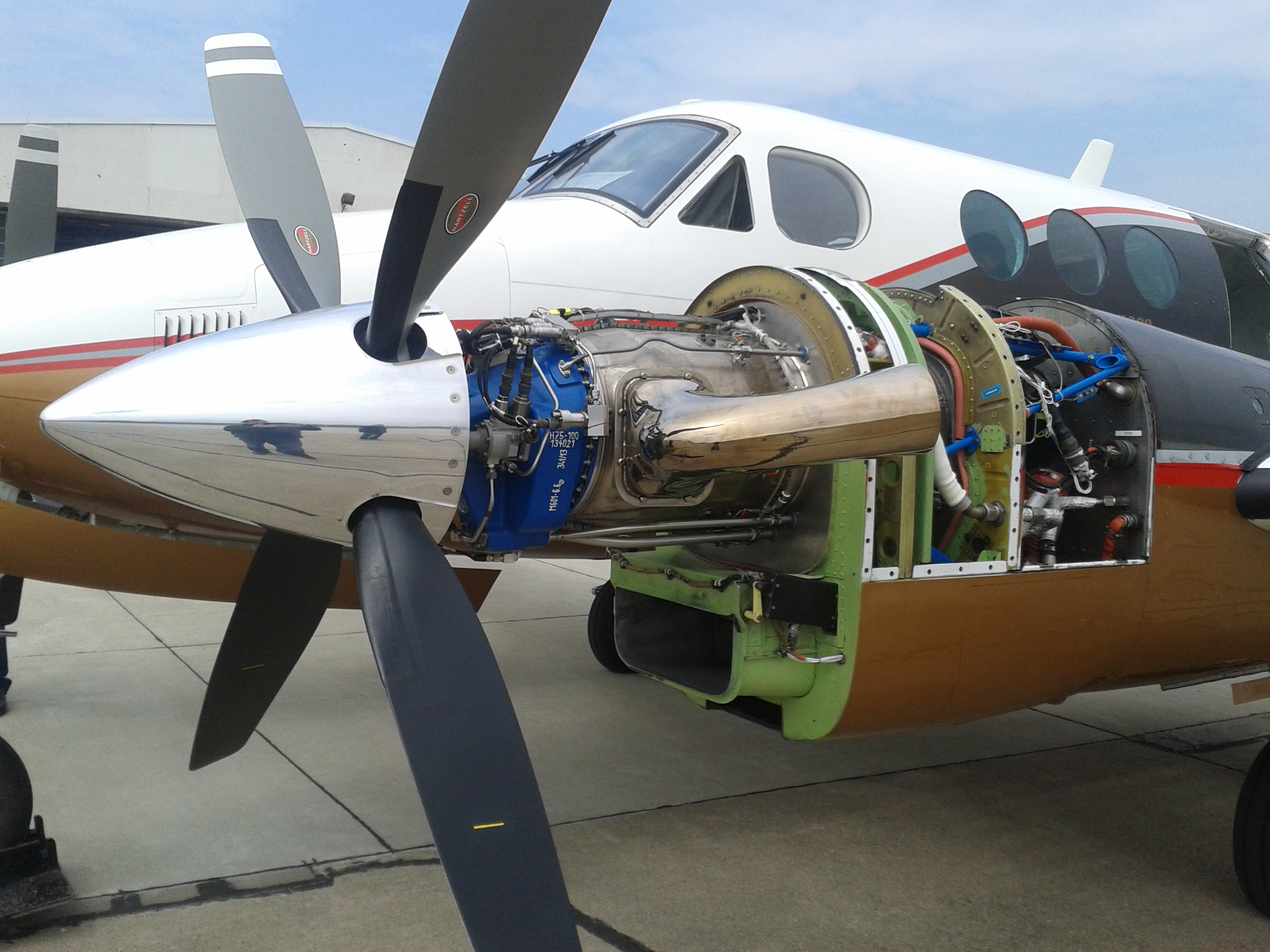 This New Tech Makes A Prop Plane Feel Like You're Piloting A Private ...