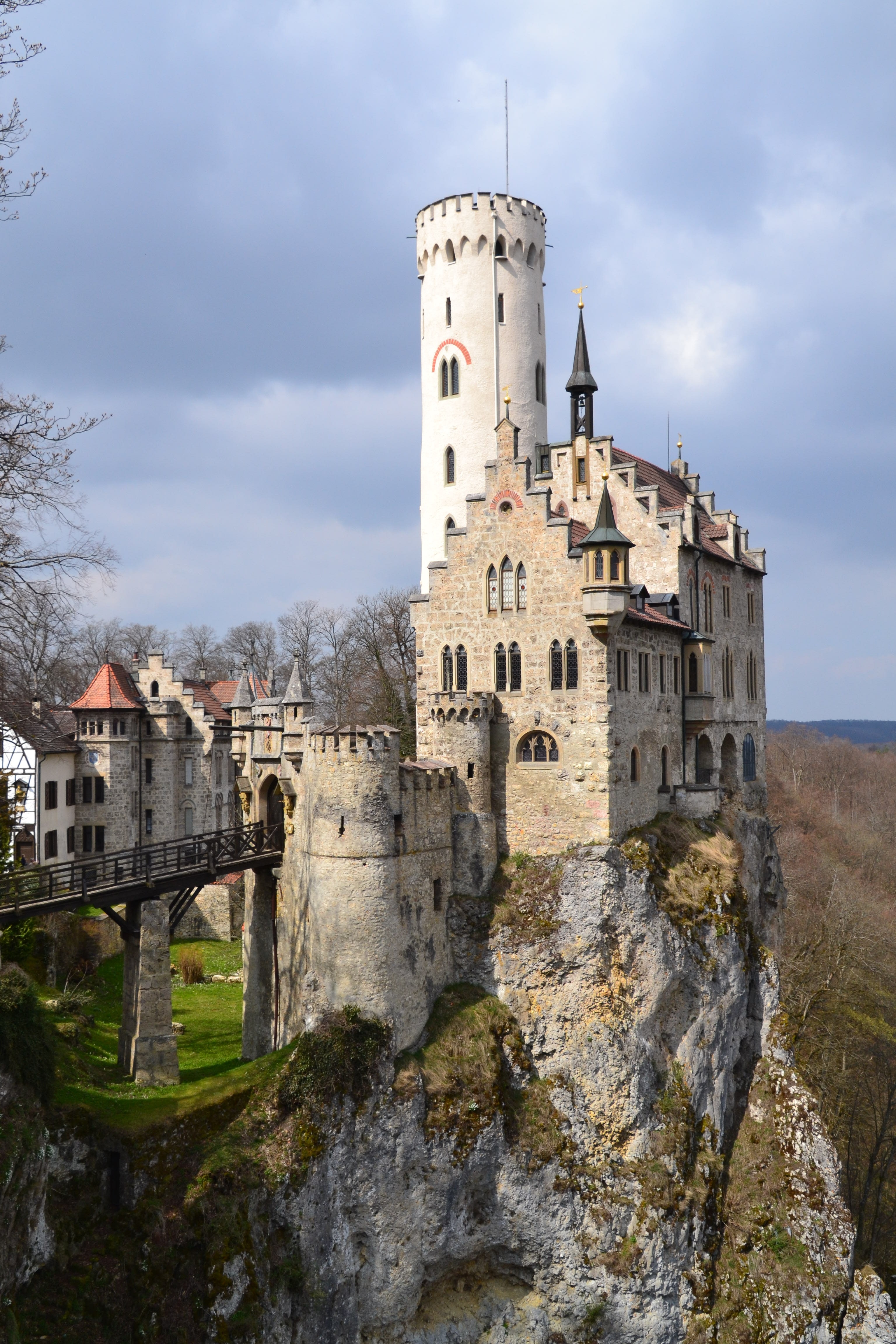 Gray and White Castle Built Near a Cliff, Ancient, Landmark, Tower, Tourism, HQ Photo
