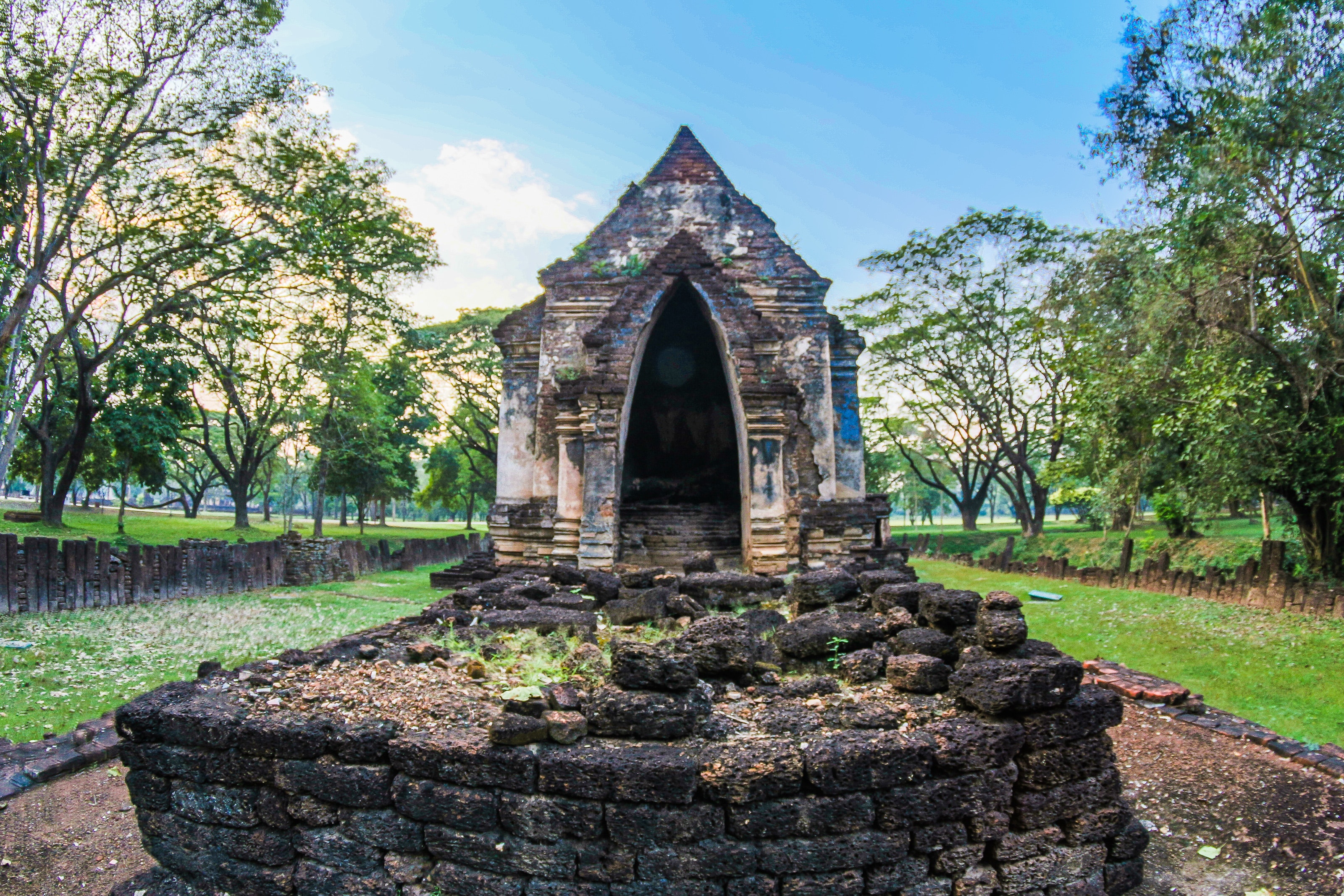 Gray Concrete Altar Between Green Trees, Altar, Thai, Religious, Sculpture, HQ Photo