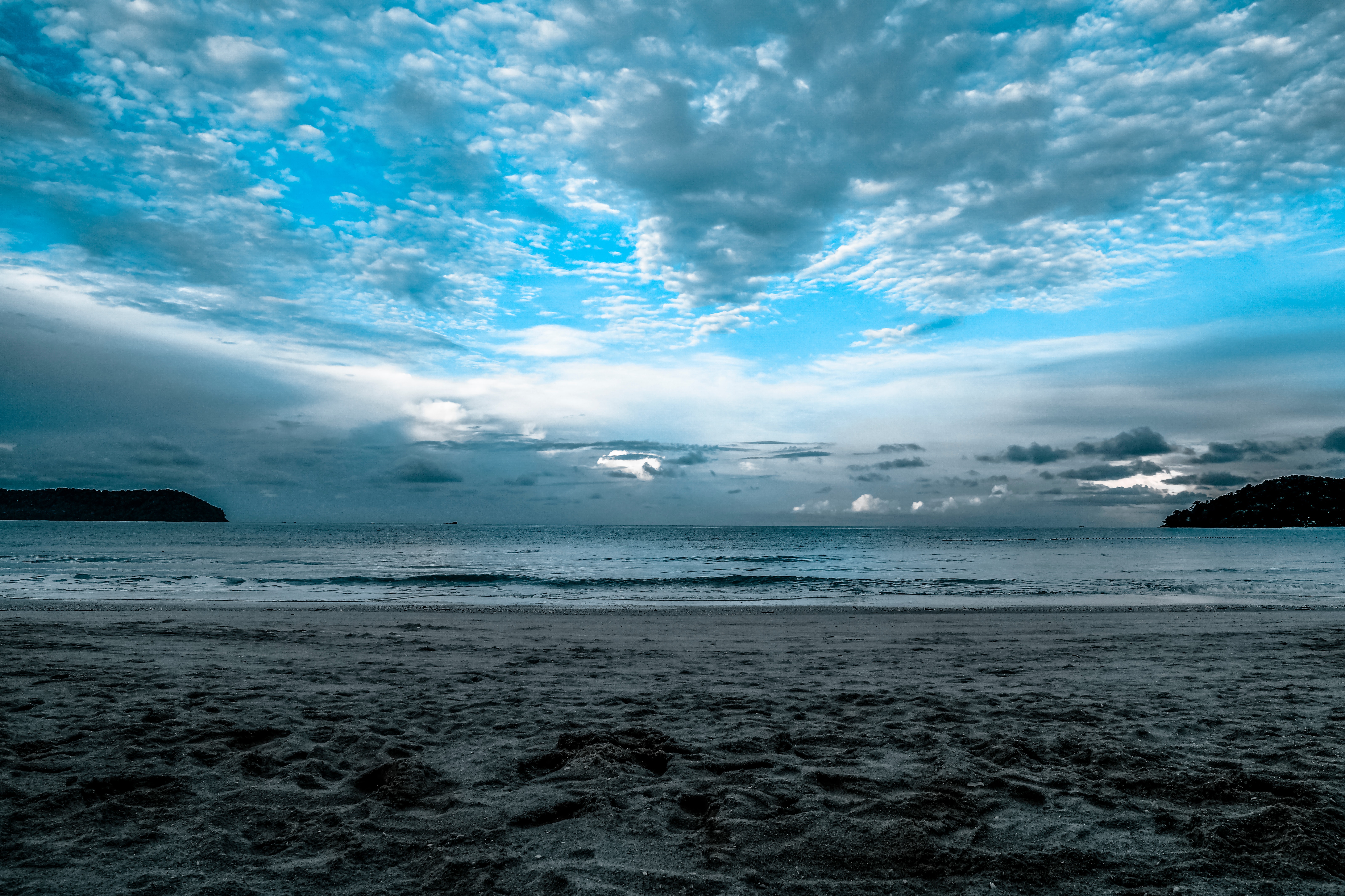 Gray Sand on Sea Shore Under Cloudy Sky during Daytime, Beach, Cloud, Clouds, Dawn, HQ Photo