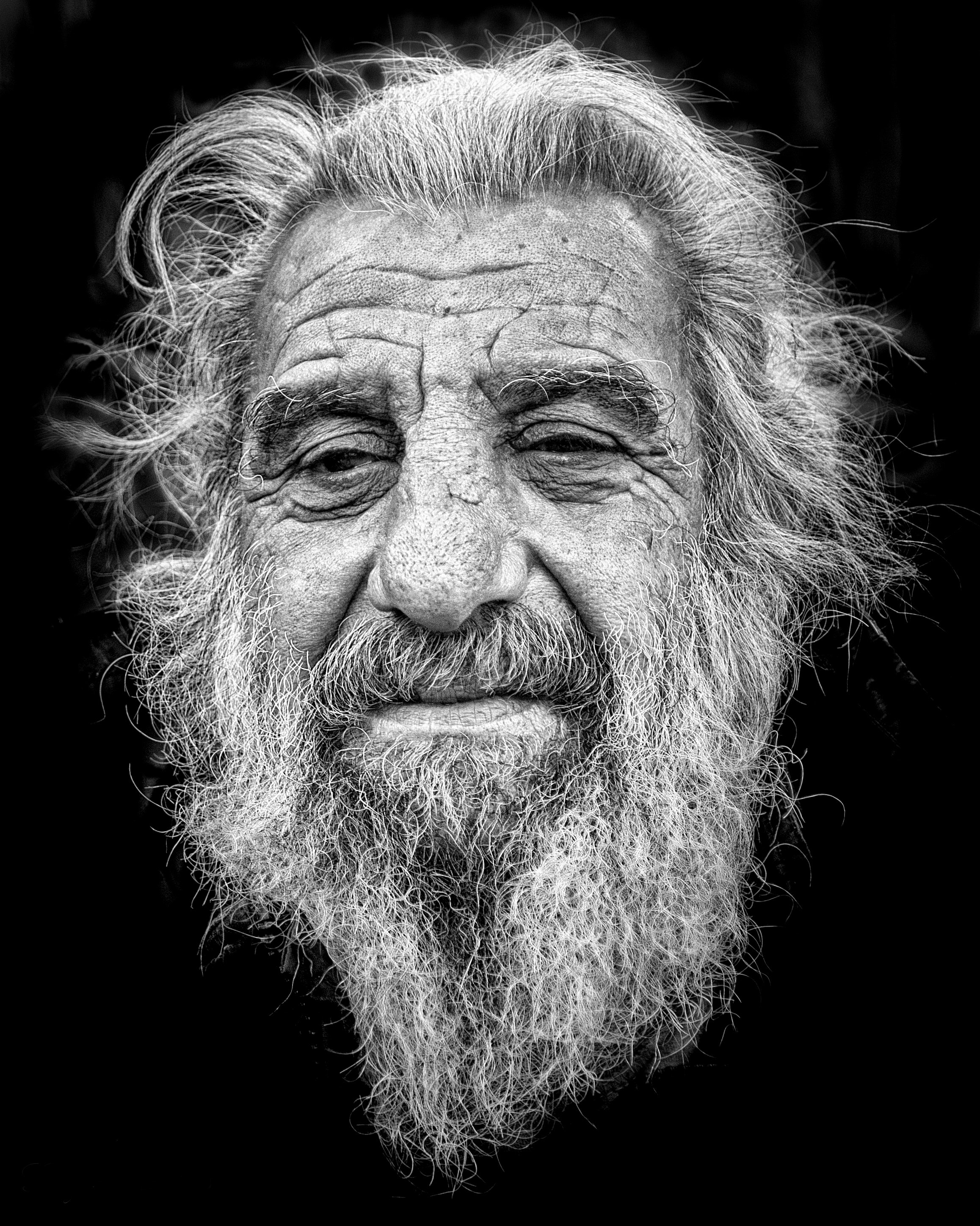 Old man face. Портрет человека с бородой. Фотопортрет пожилого мужчины. Портрет старика с бородой. Черно белые портреты Стариков.