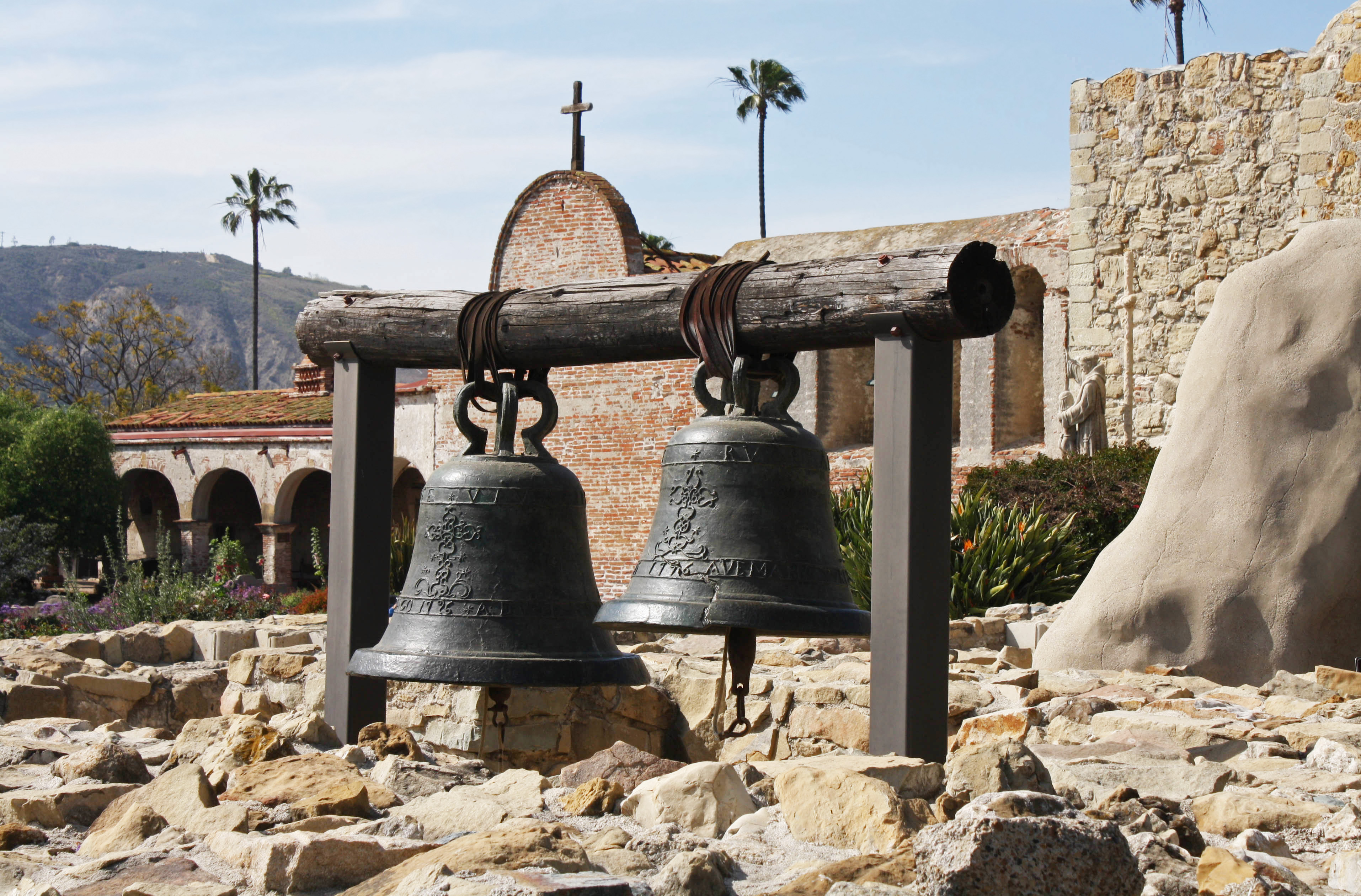 File:Great Stone Church - bells.jpg - Wikimedia Commons