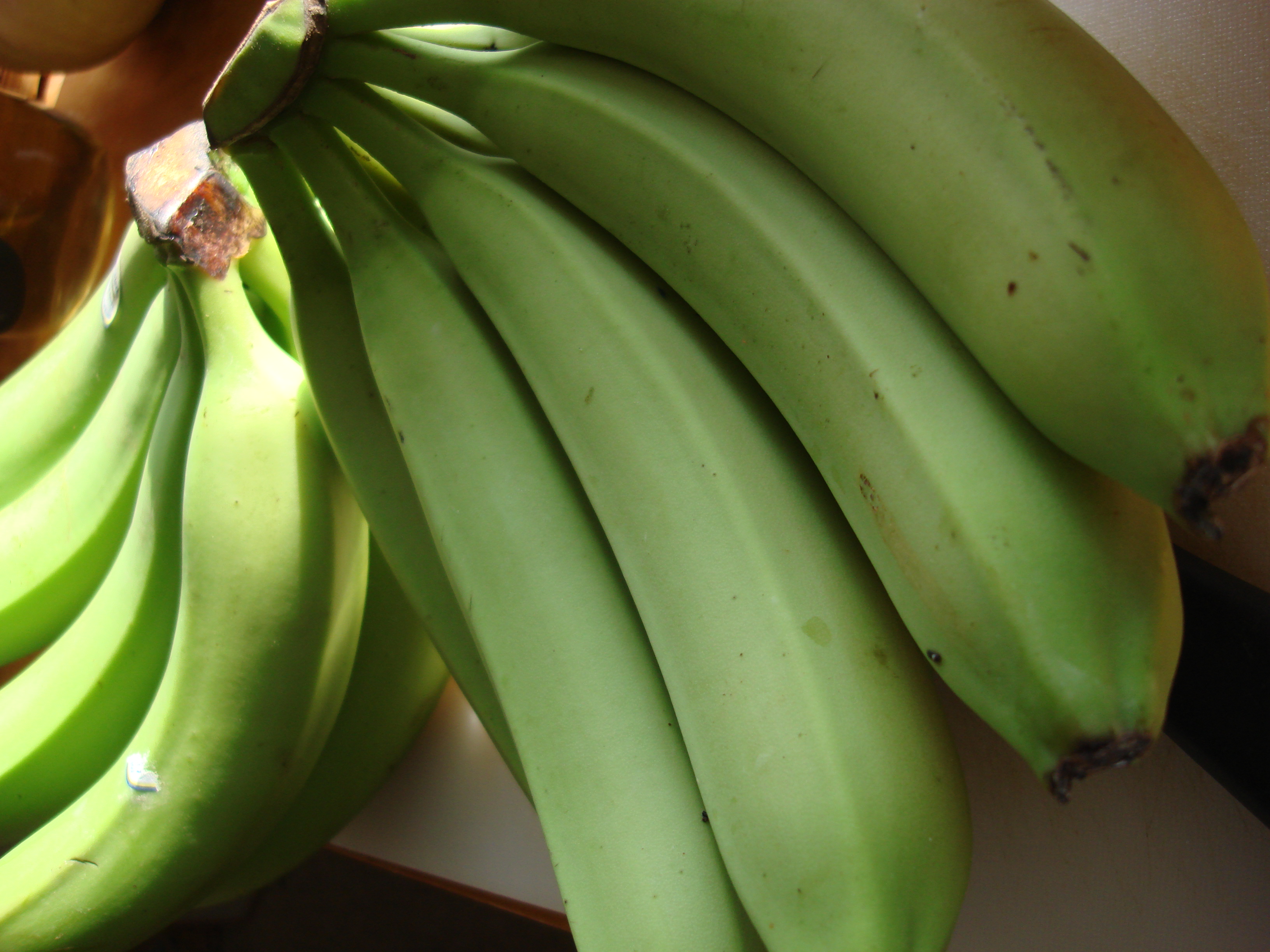 Guineitos en ájili-mójili (garlicky green bananas) | Hot, Cheap & Easy