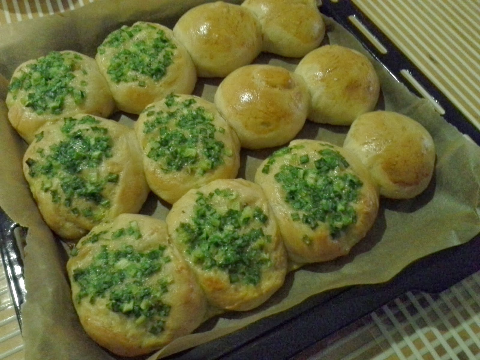 home-cooked-ecstasy: Taiwanese green onion savoury bun