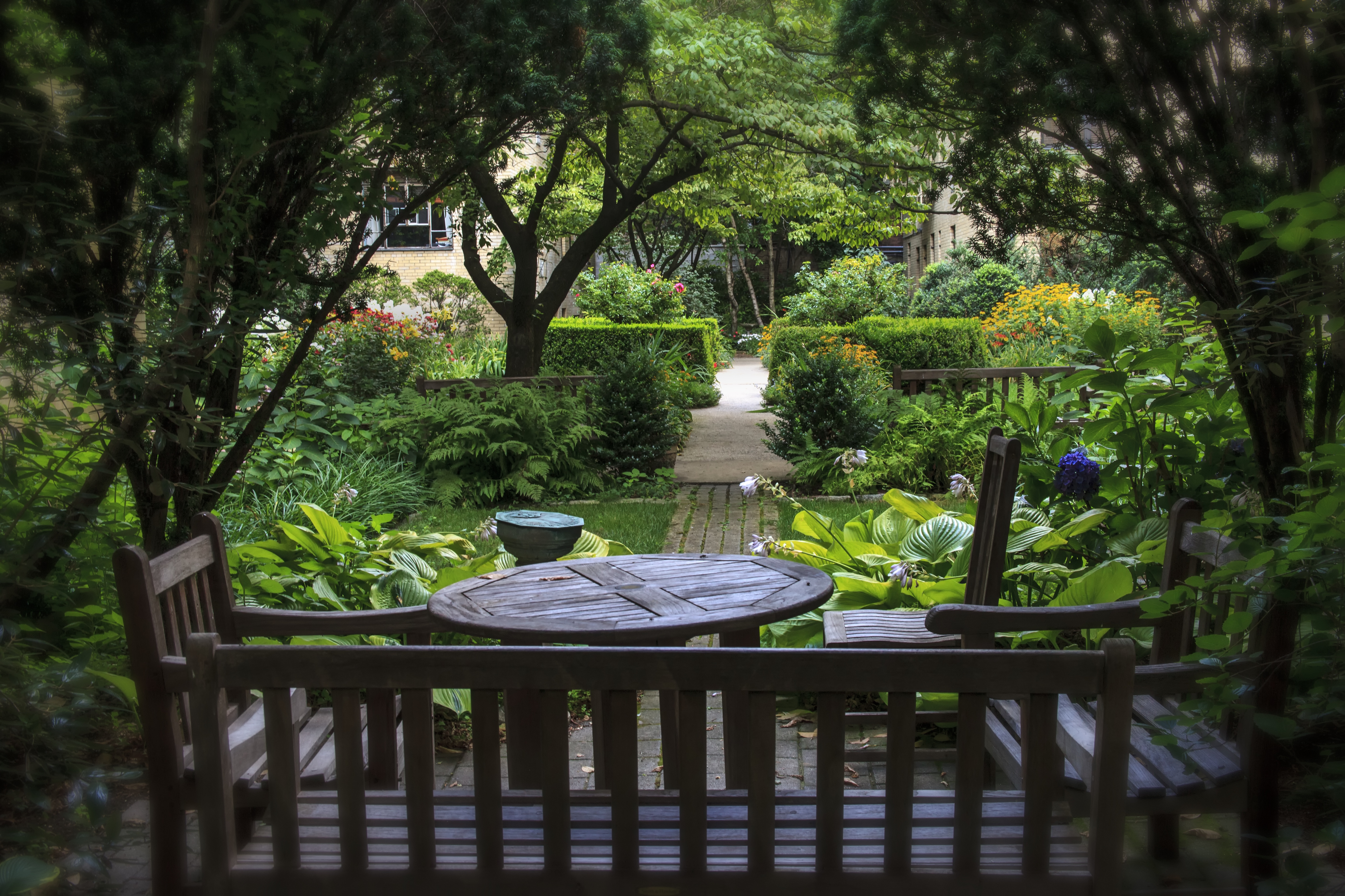 PHOTOS: See Gorgeous Secret Gardens in 8 New York City Apartment ...