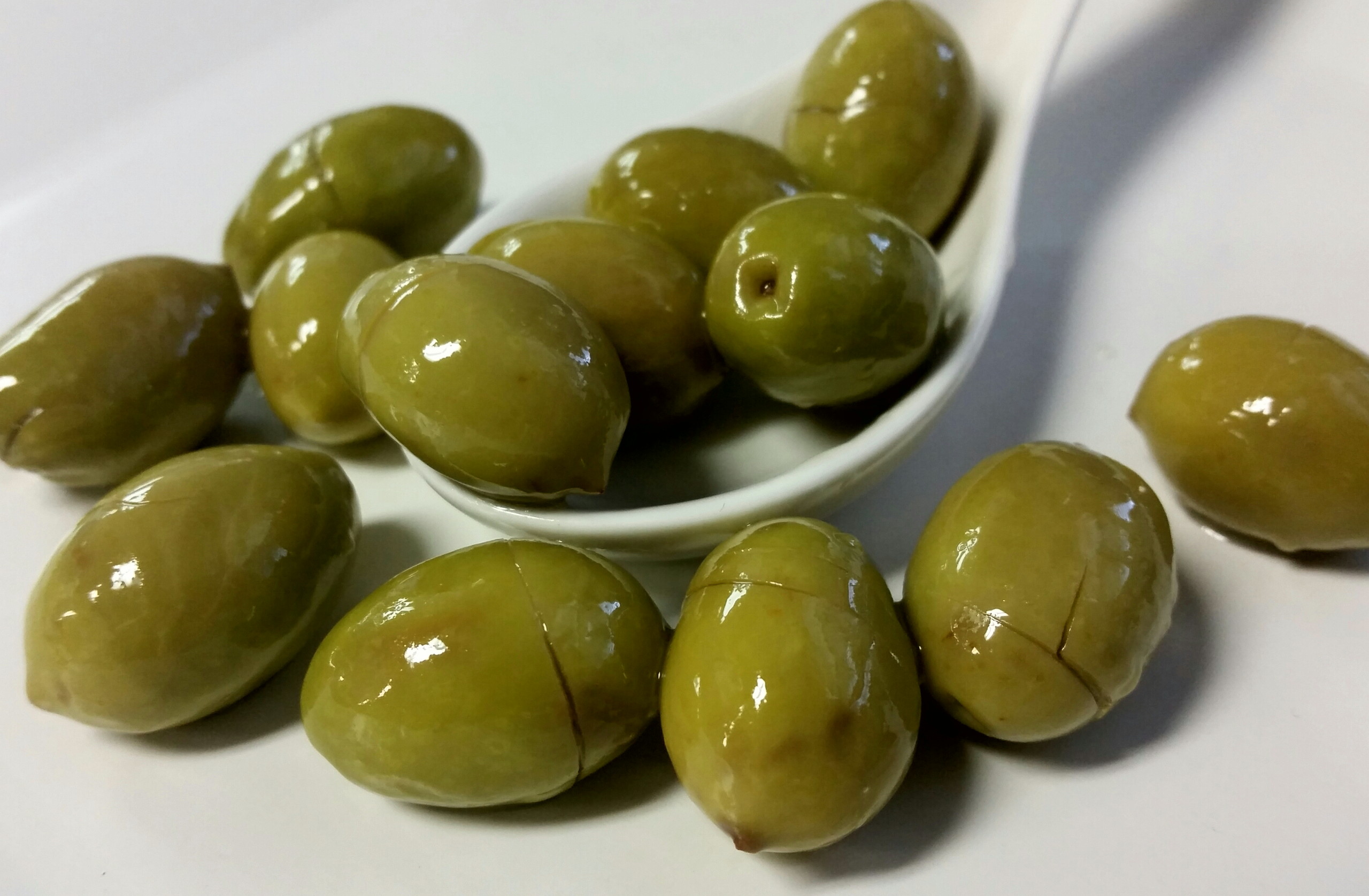 cracked-green-olives-1.jpg