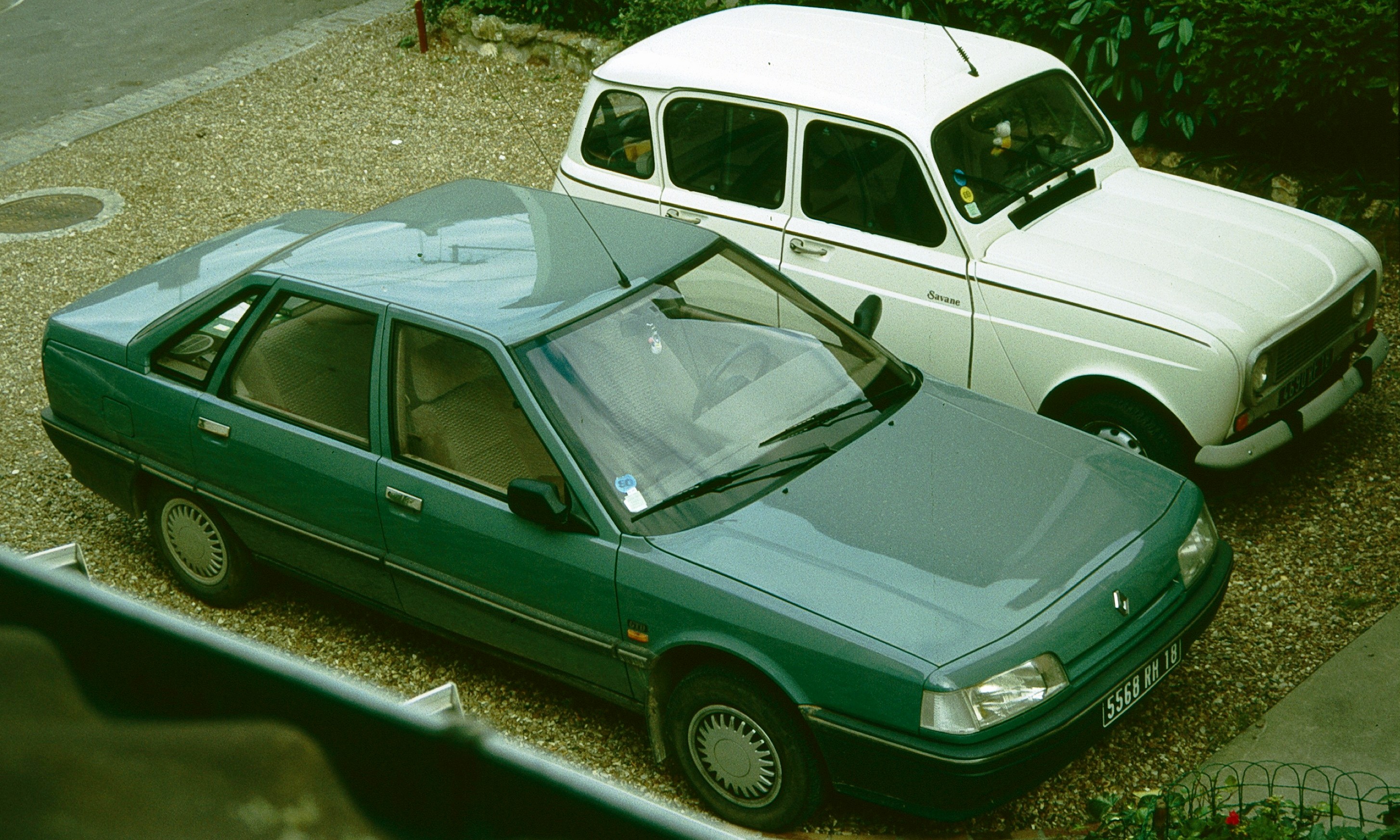 File:Renault 21 from upstairs.jpg - Wikimedia Commons