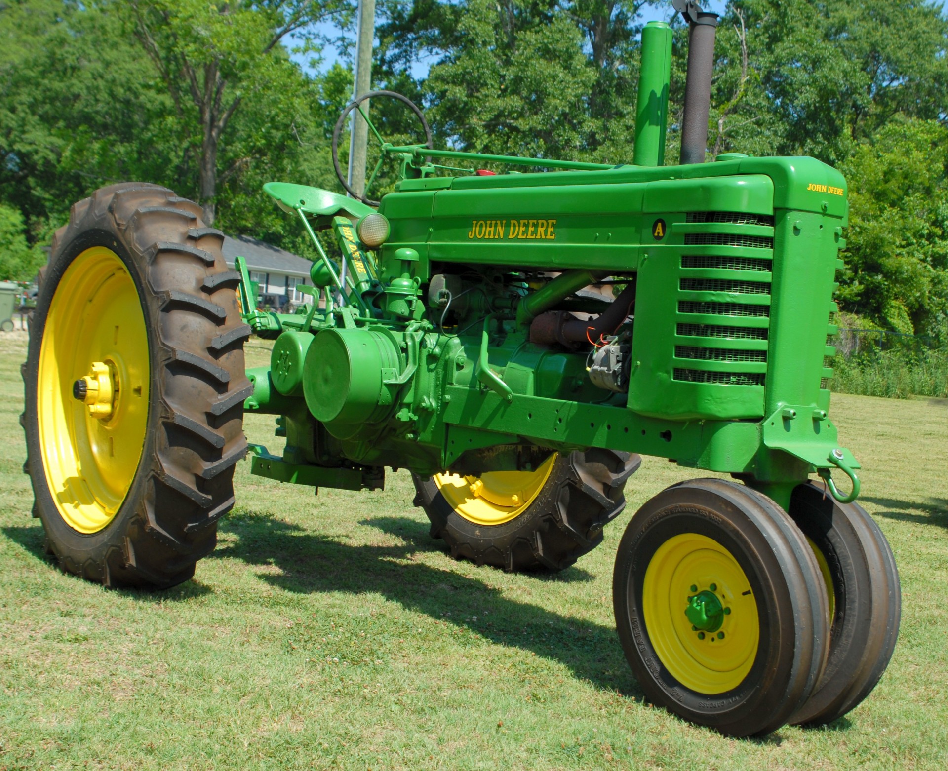 Old Green Tractor Free Stock Photo - Public Domain Pictures