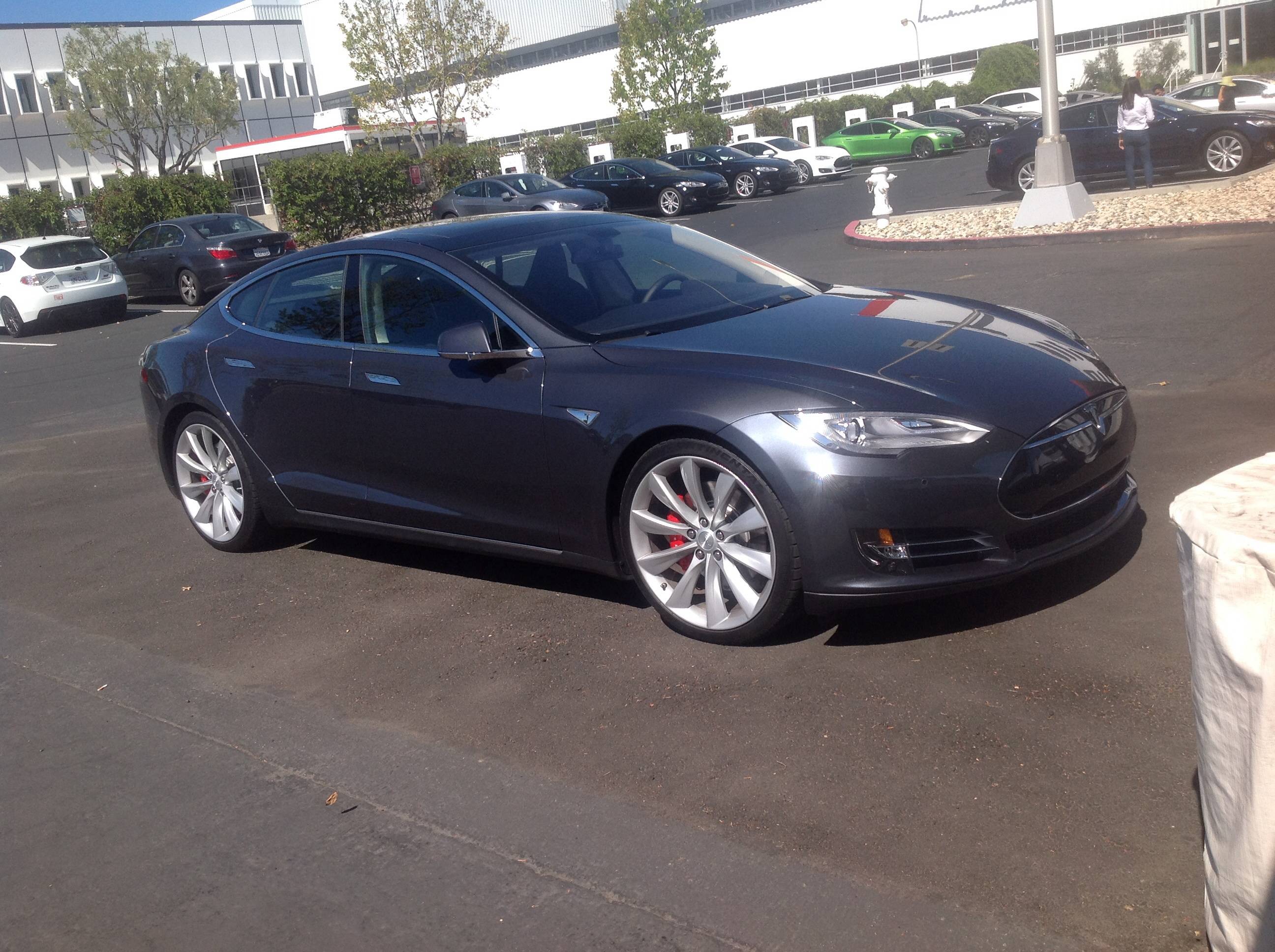New Tesla Model S Metallic Grey Debuts −