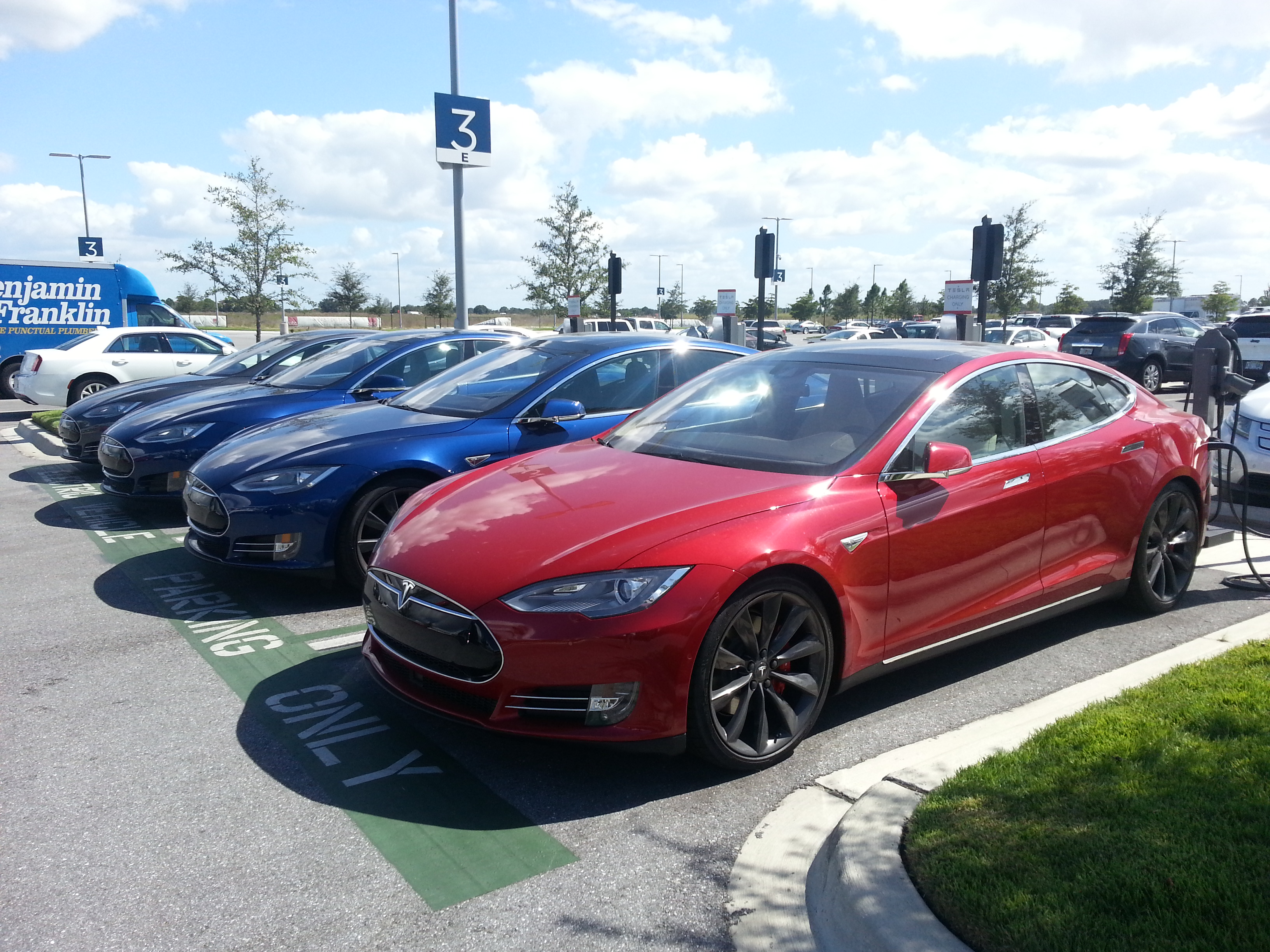 Tesla Model S vs BMW i3 -- Chapter 3 −