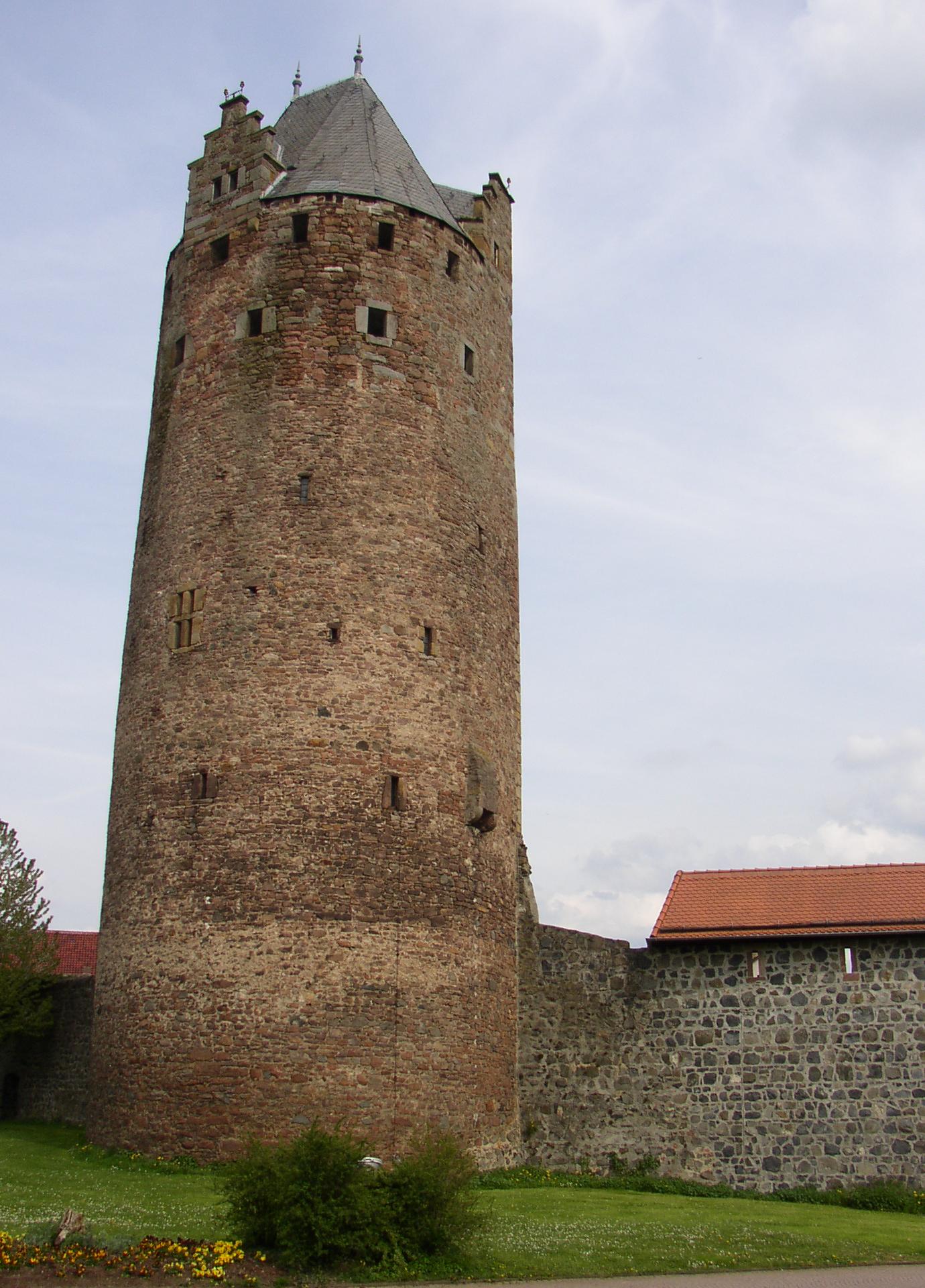 File:Fritzlar Grauer Turm.jpg - Wikimedia Commons