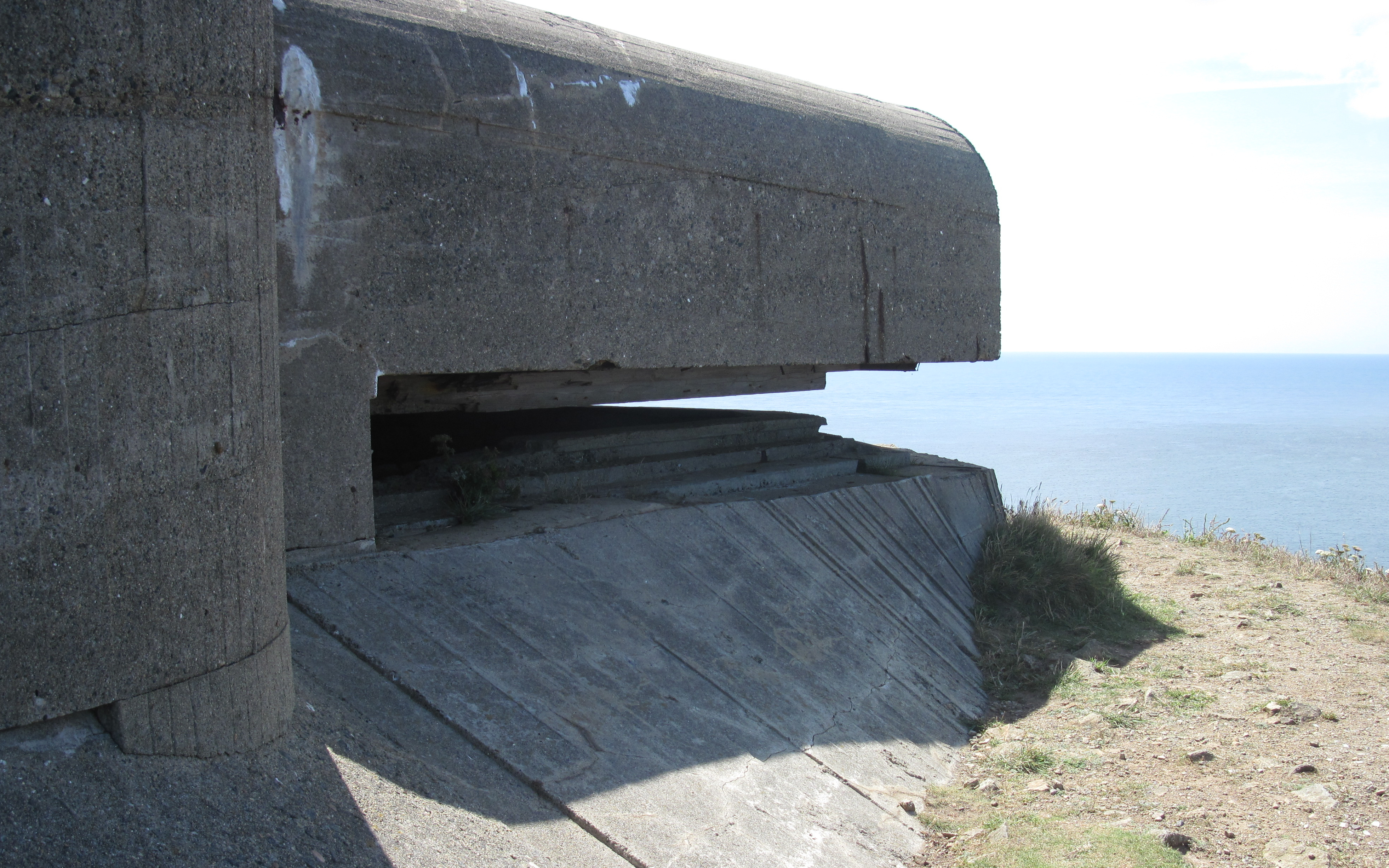 File:Guernsey 2011 116, WW2 observation tower at Pleinmont.jpg ...