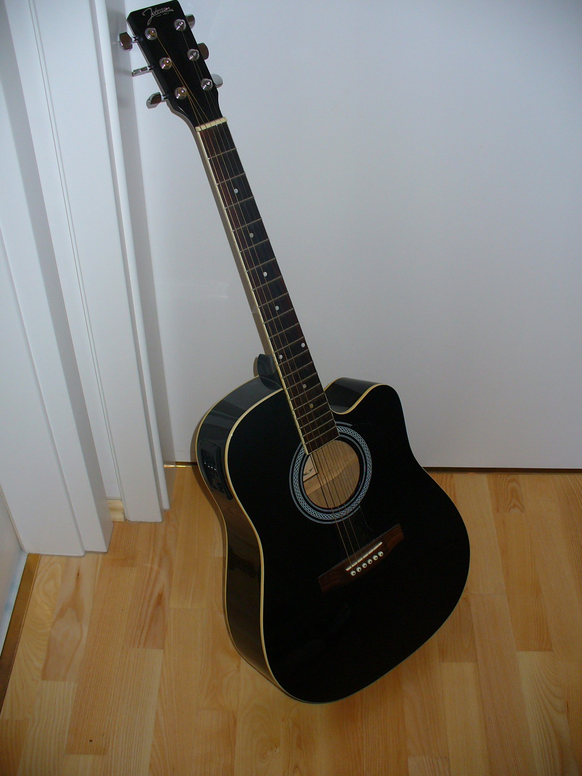 File:Johnson electric acoustic guitar 2.jpg - Wikimedia Commons