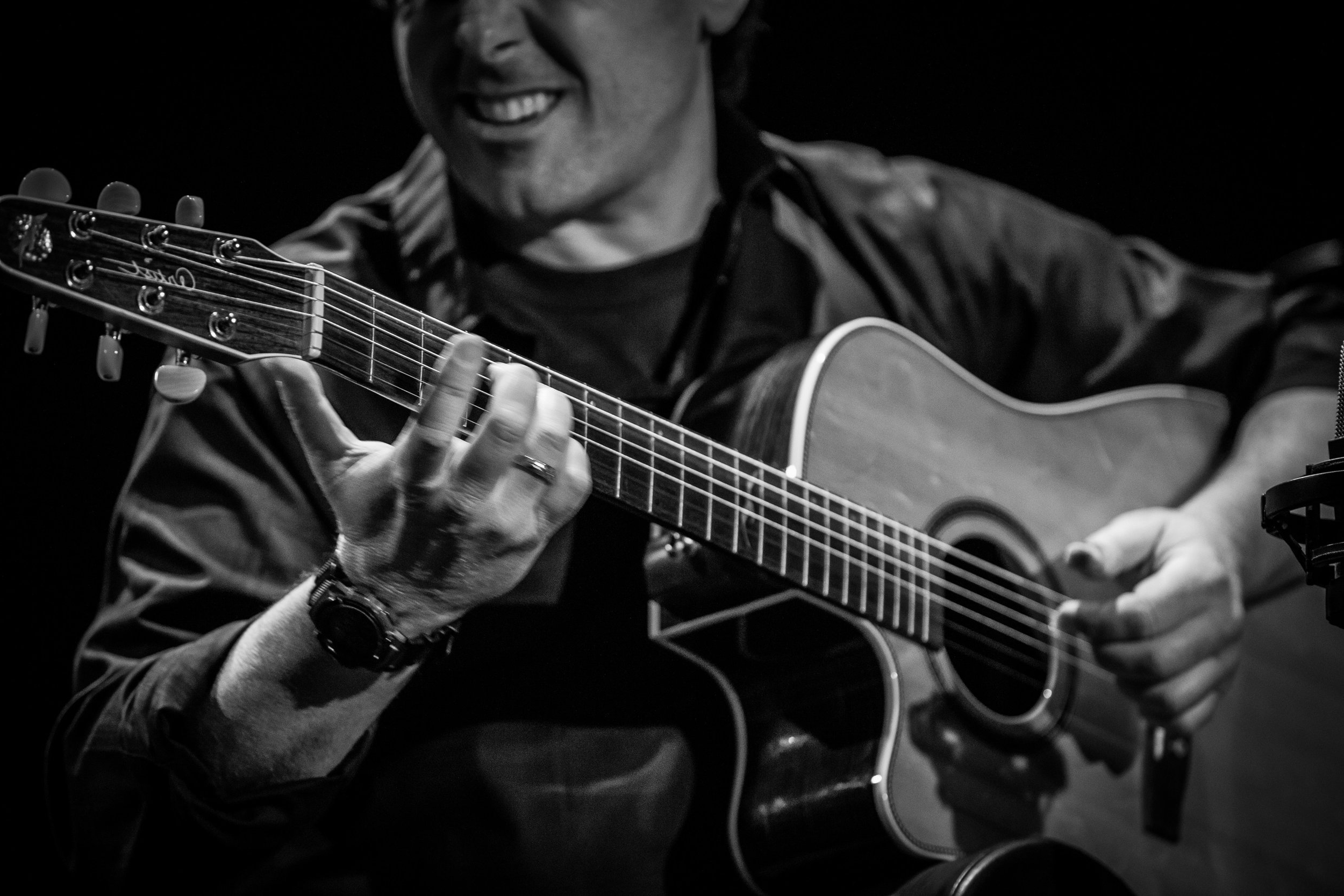 Peppino D'Agostino — Acoustic Guitarist